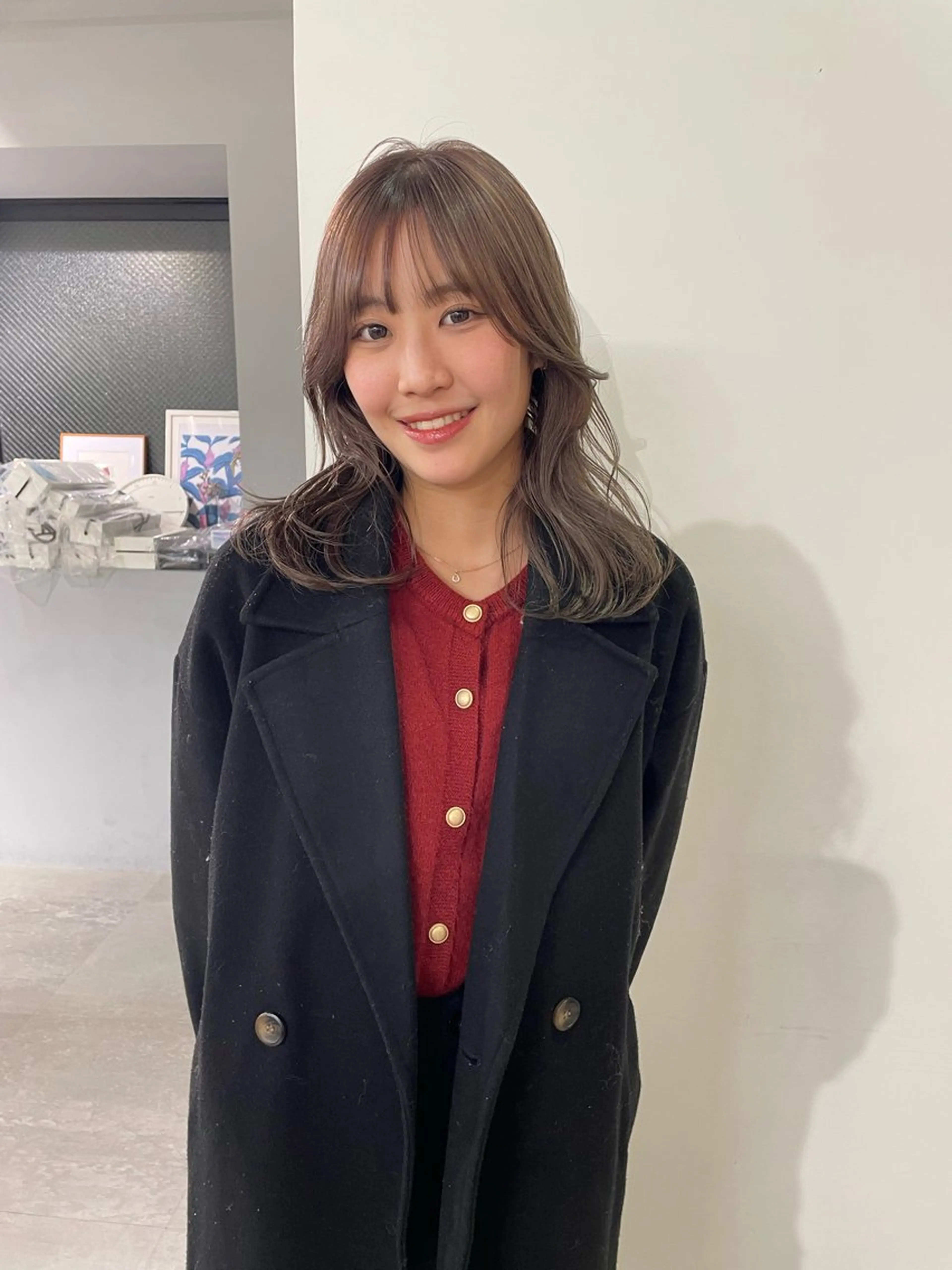 ミディアム カラー ミディアムレイヤー ベージュカラー ブリーチ ケアブリーチ ダブルカラー カット ヘアカラー トリートメント MIU/ルーツカラー ボブ/顔周りレイヤーのヘアスタイル