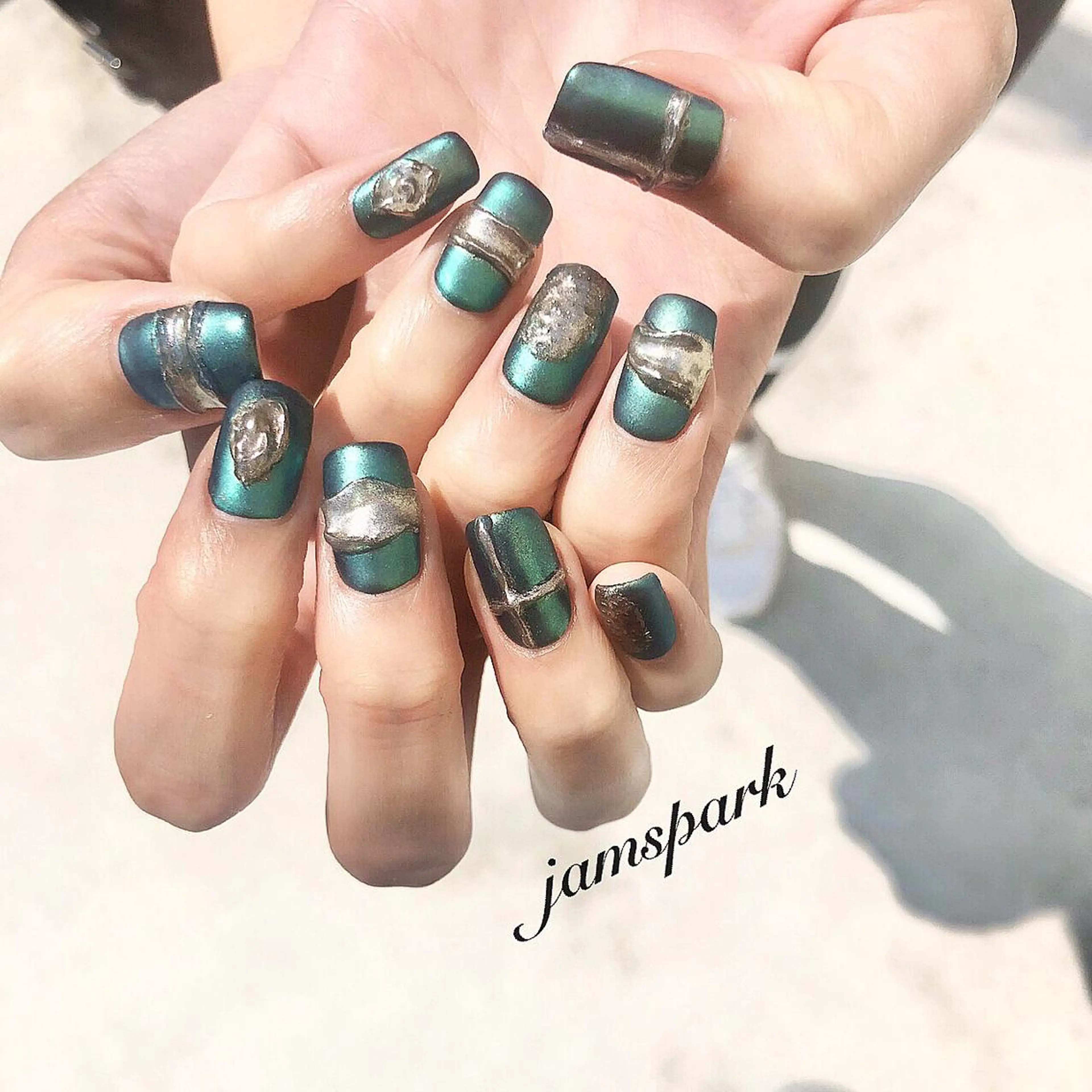 ネイル アートネイル 成人式 卒業式 ミラーネイル ニュアンスネイル ハンドネイル jamspark ✨のネイルデザイン