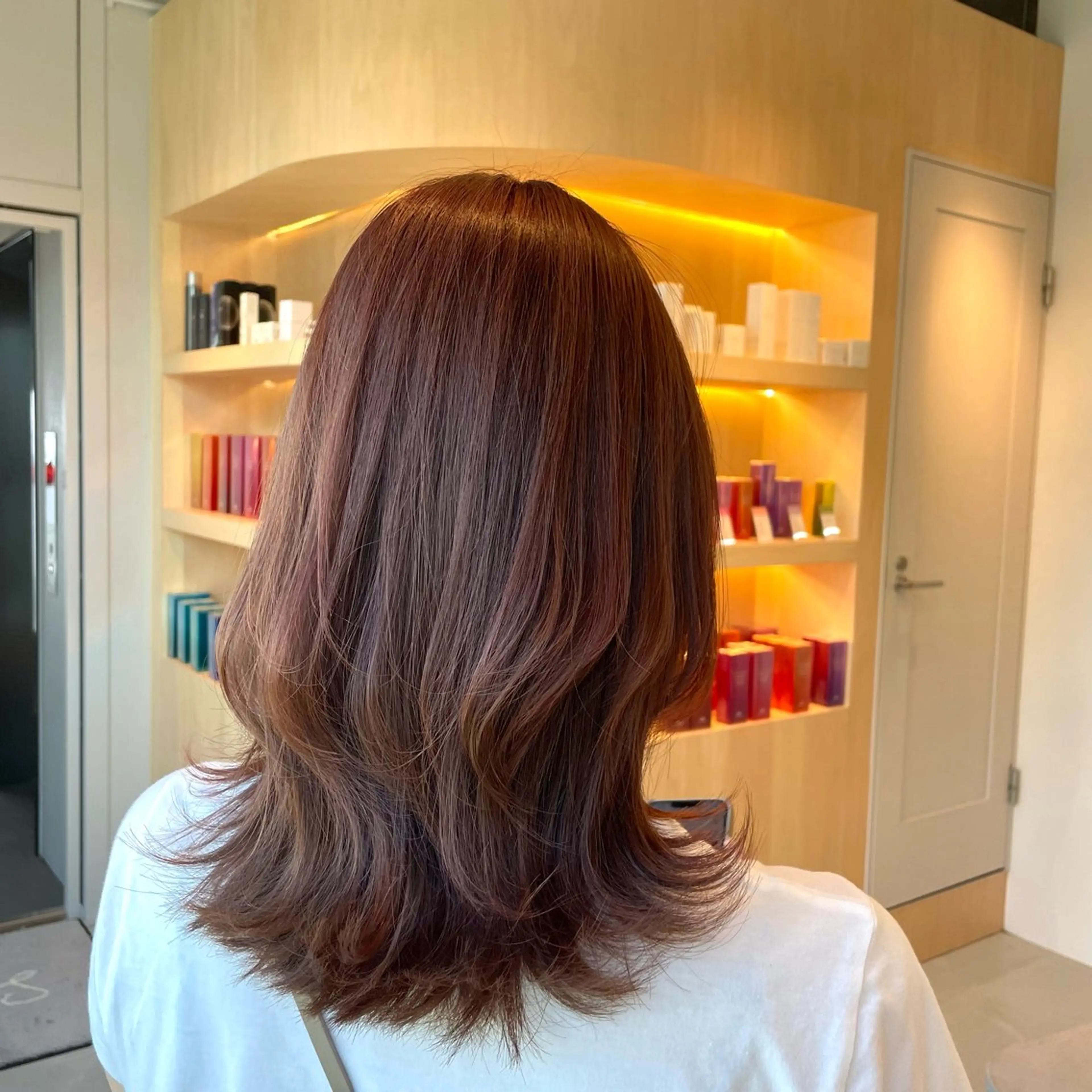 ミディアム カラー ベージュカラー ブリーチ ブリーチなしカラー ピンクカラー ピンクベージュ カット ヘアカラー トリートメント sida/西村真夜 /Aujuaソムリエのヘアスタイル