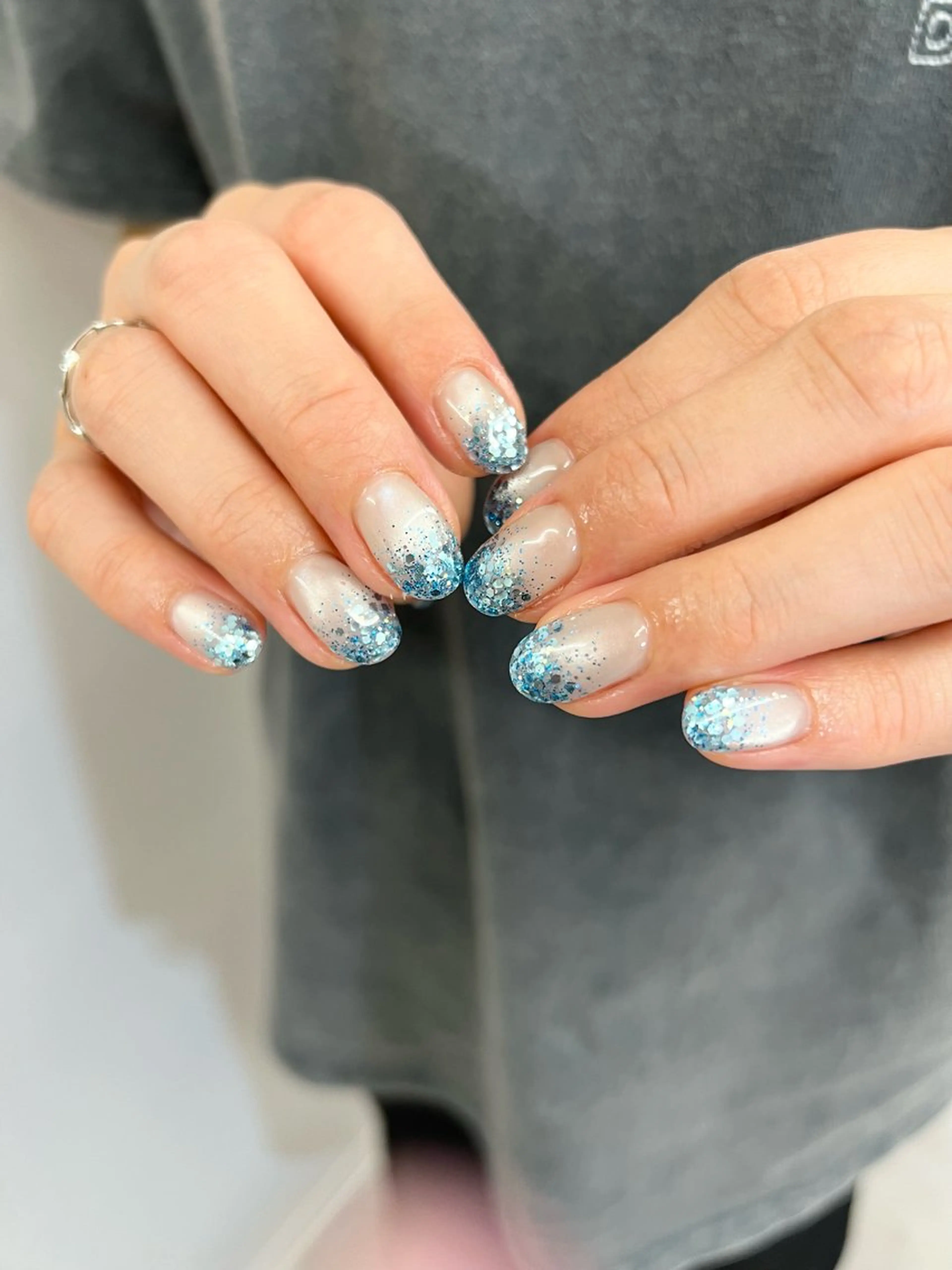 ネイル ブルー ジェルネイル ラメ(グリッター) ラメグラデーション マグネットネイル ハンドネイル ハンドケア Bana_ Nailのネイルデザイン