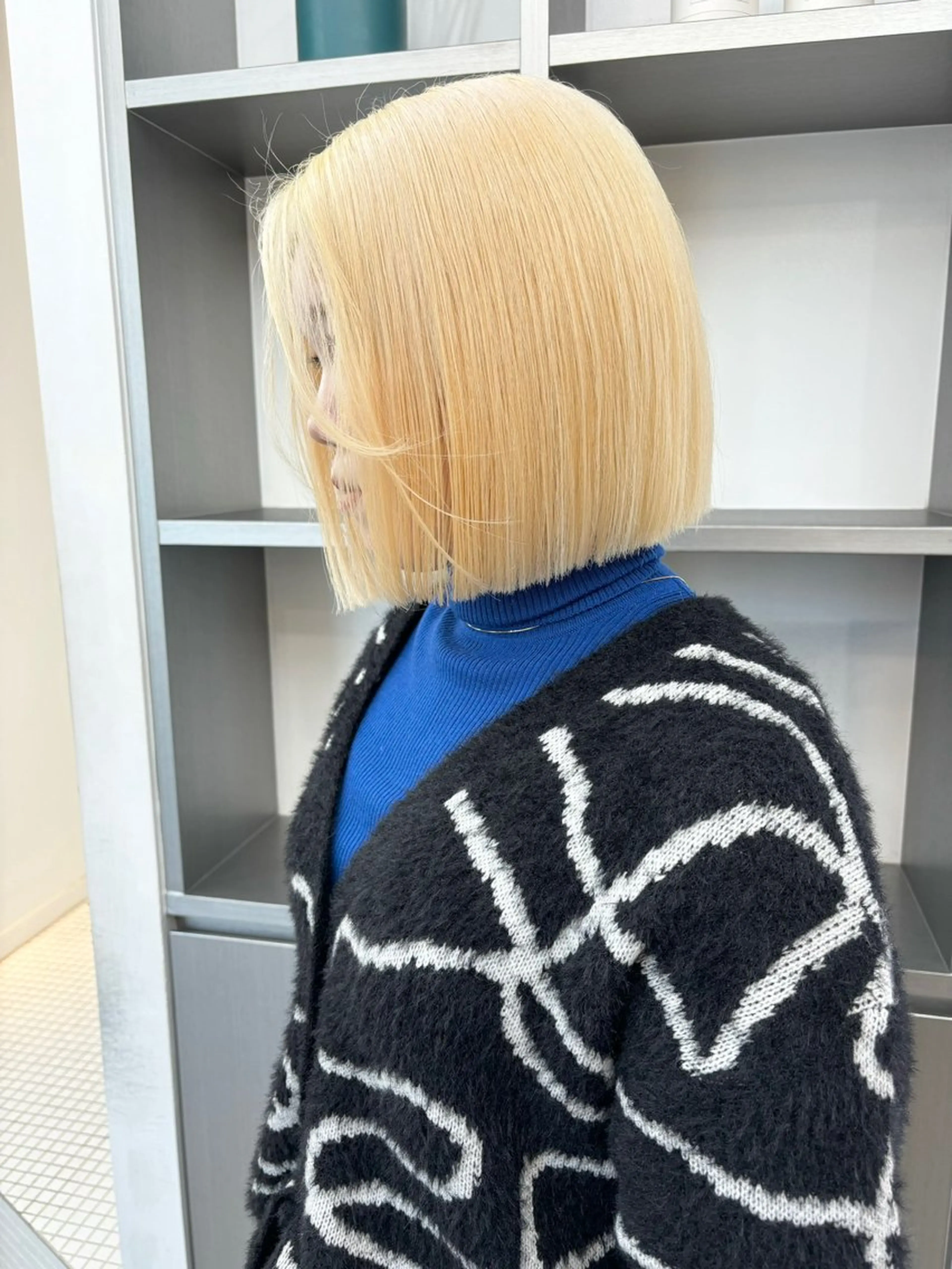 ミディアム カラー ヘアアレンジ 抜きっぱなしブロンド ブロンド ヘアカラー トリートメント 🎨ハイトーン/ 切りっぱなし みつきのヘアスタイル