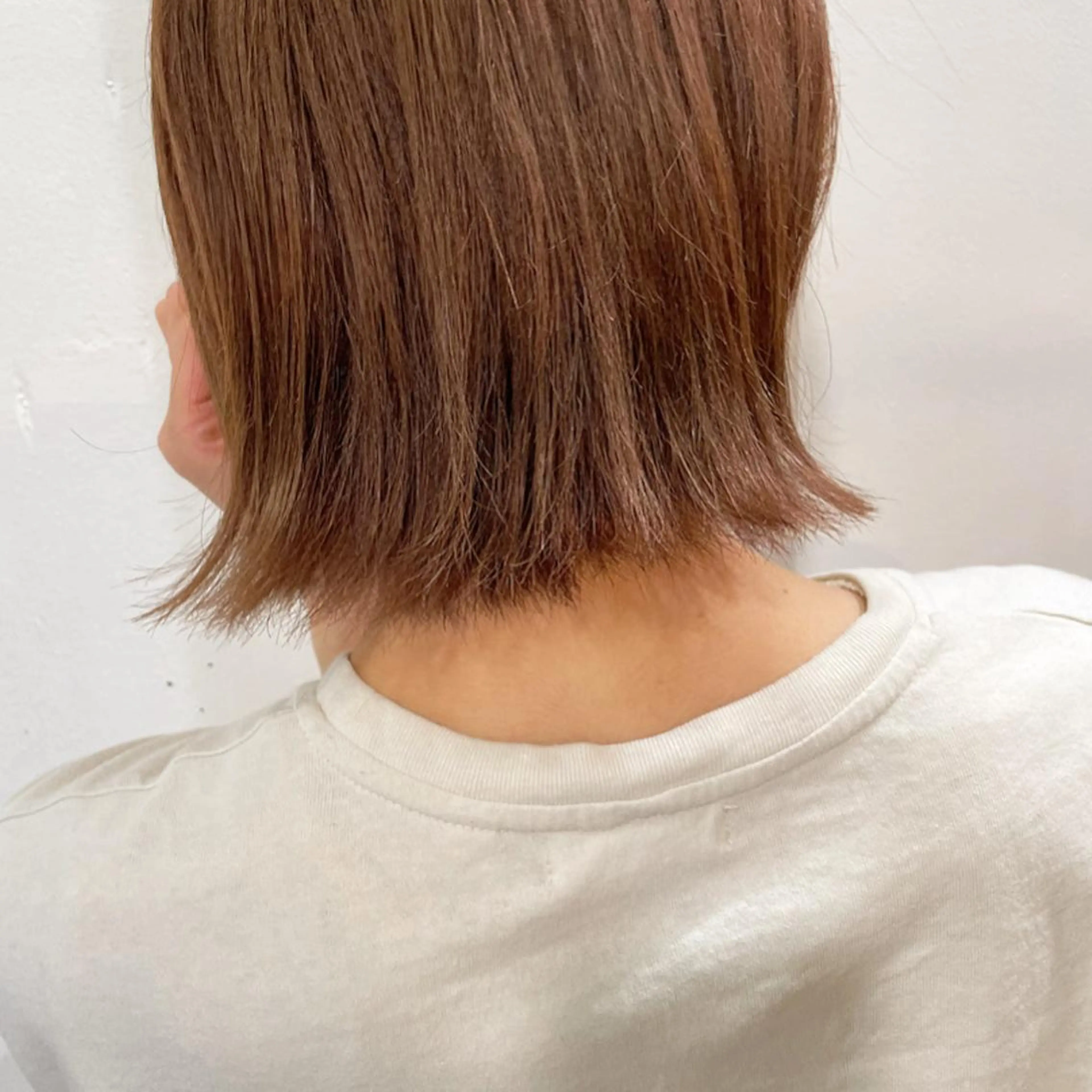 ショート カラー ベージュカラー オレンジ カット ヘアカラー ブリーチなしで透け感 暖色カラーボブaoiのヘアスタイル
