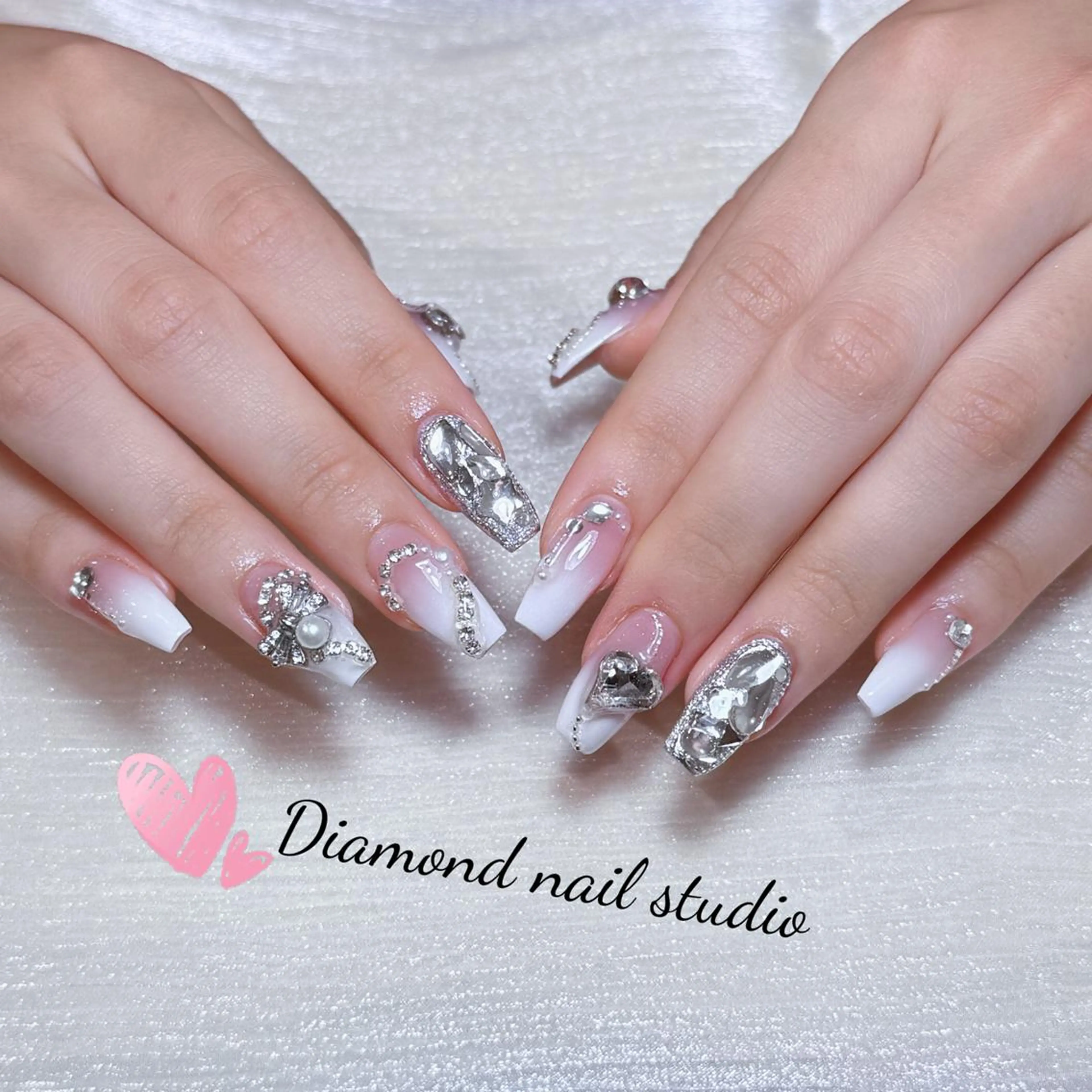 ネイル アートネイル オーロラネイル ガーリー キラキラネイル 韓国ネイル ハンドネイル DIAMOND Nail🍒のネイルデザイン