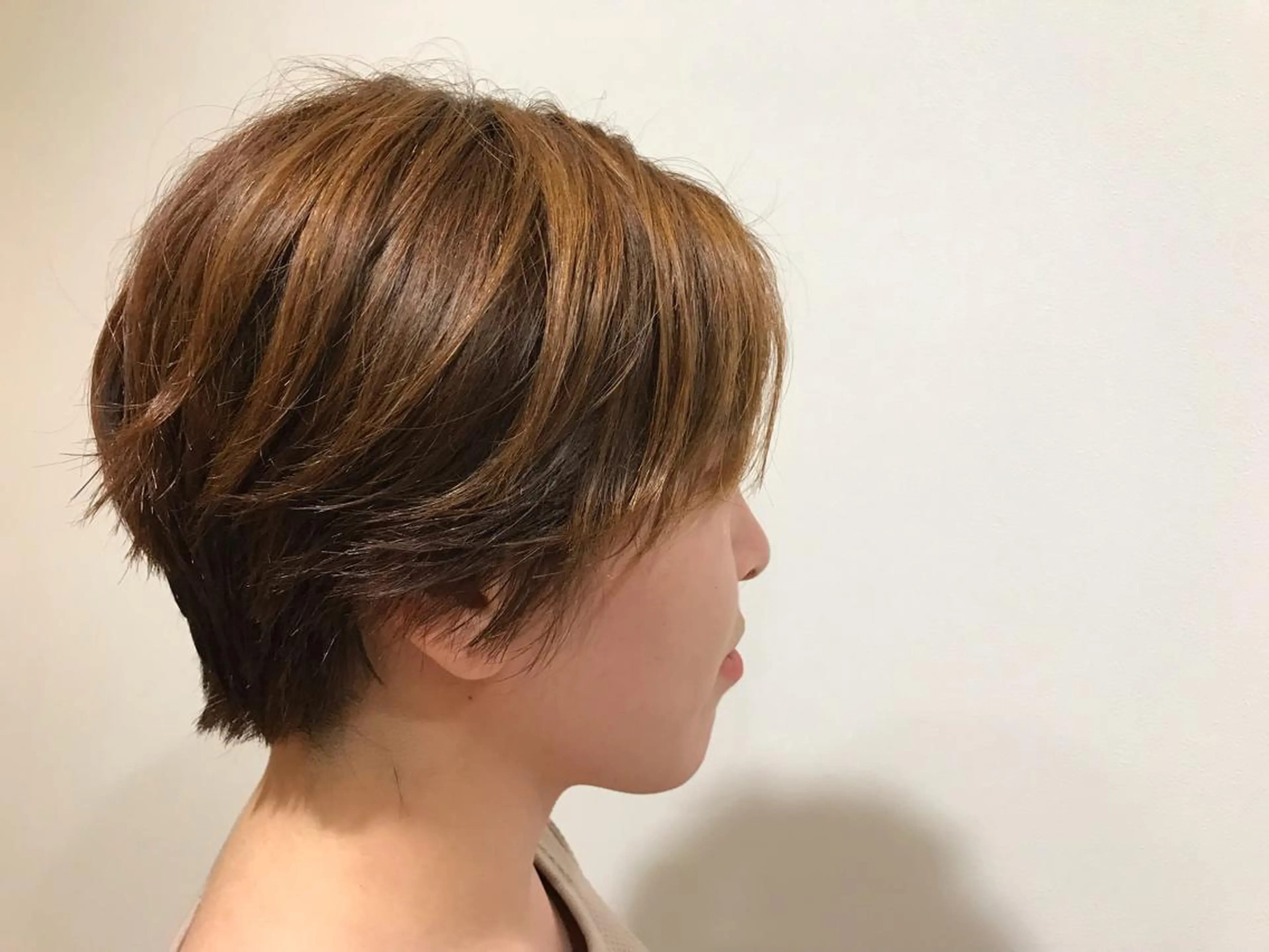 ショート 暖色カラー🍊 ボブ🌿顔周りcutのヘアスタイル