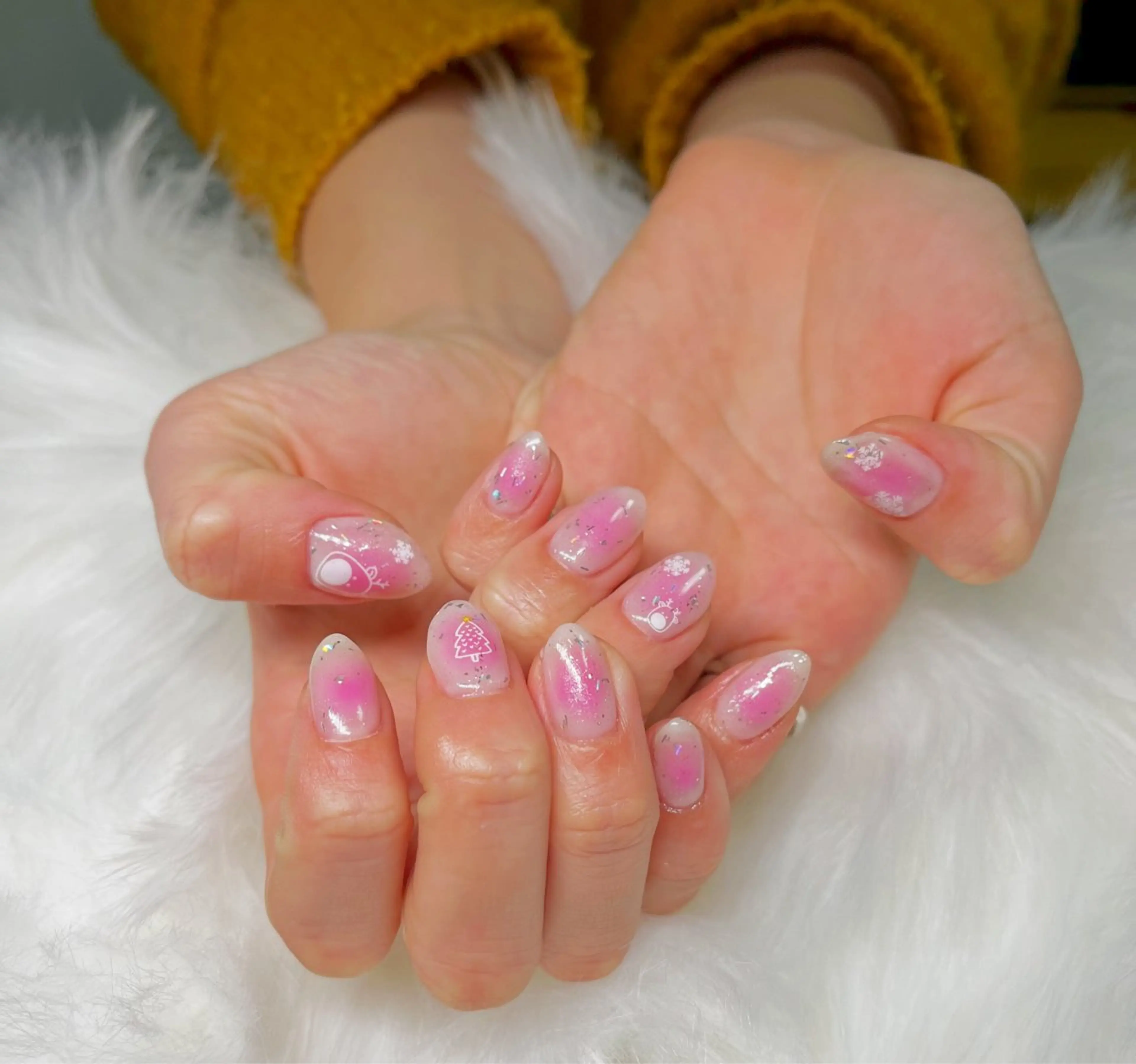 ネイル チークネイル ラメ(グリッター) シルバー ハンドネイル 🏠自宅 サロン💅natsuのネイルデザイン