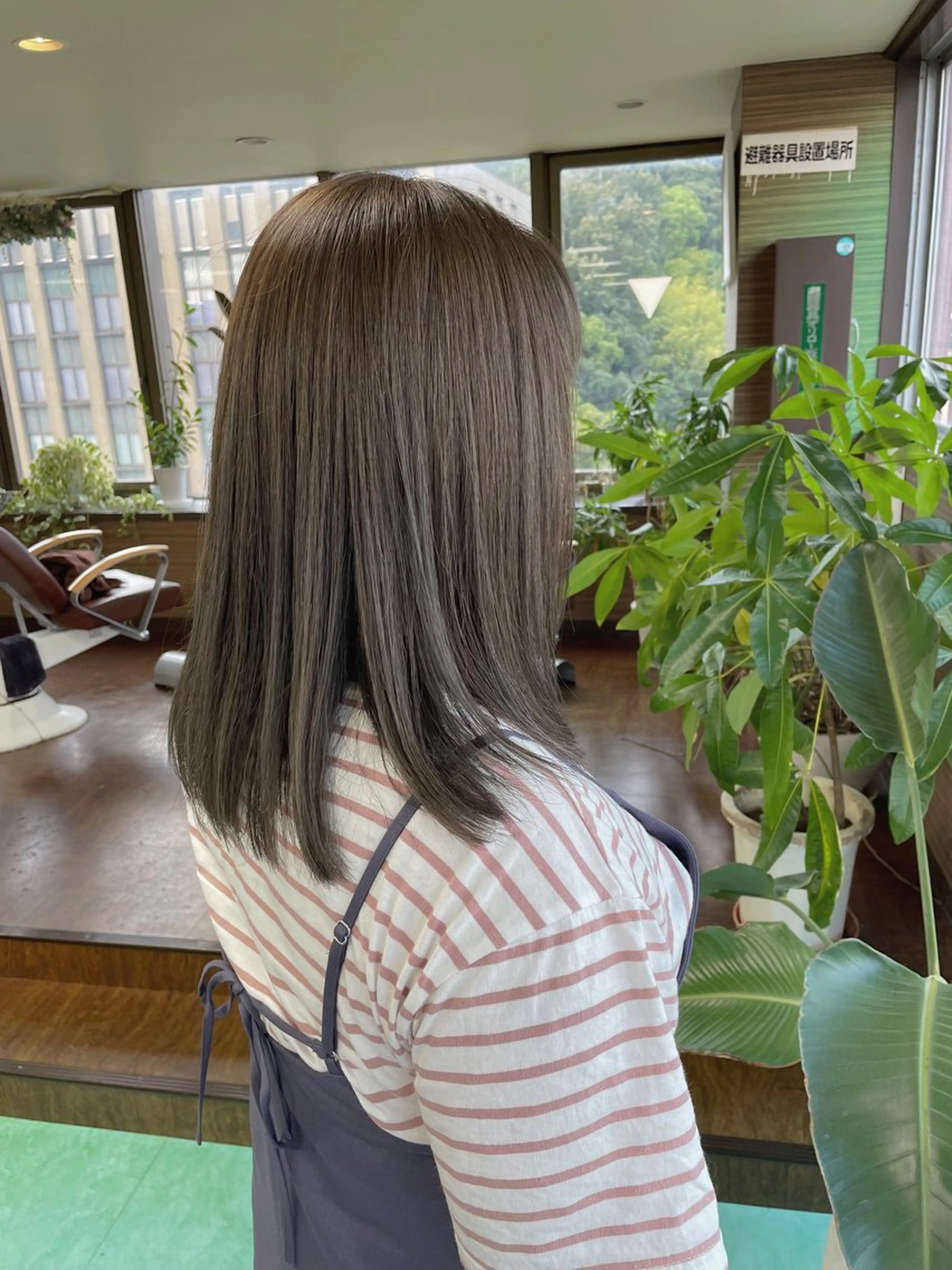 ミディアム カラー アッシュ オリーブカラー カット ヘアカラー 土居 正季のヘアスタイル