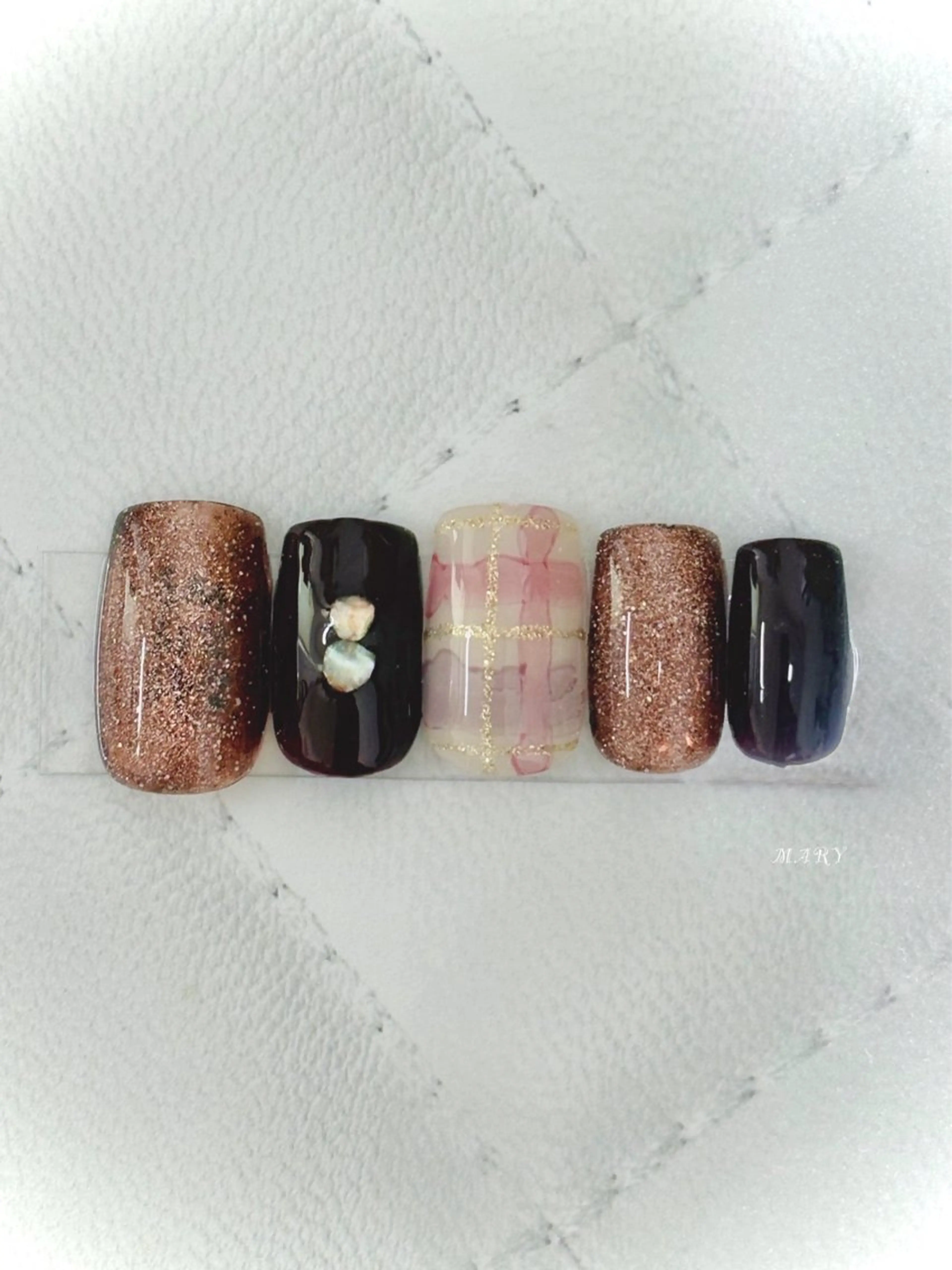 ネイル ブラウン マグネットネイル ニュアンスネイル ワンカラーネイル ハンドネイル Mary nail所属・Mary nail .narumiのネイルデザイン
