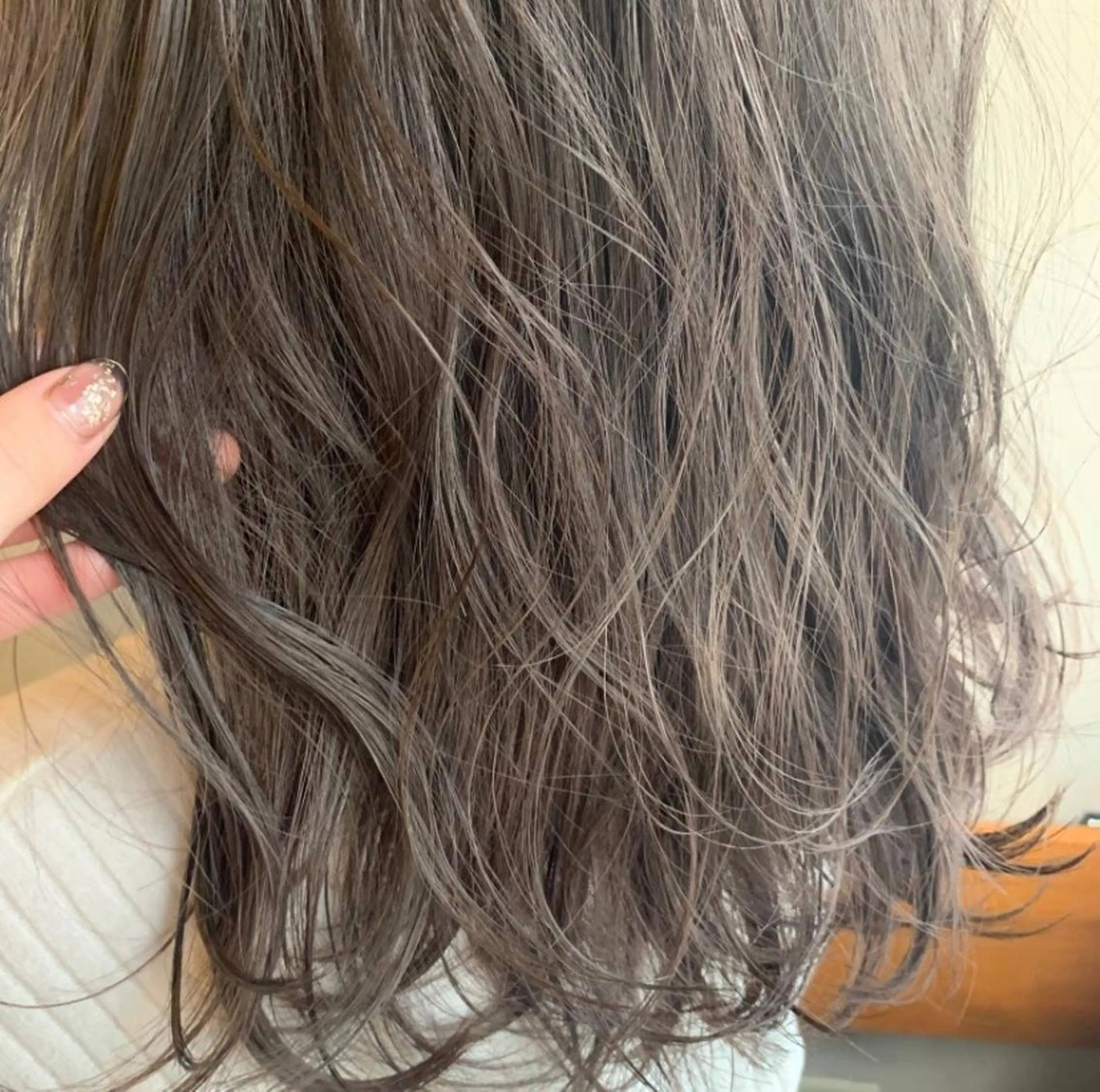 ロング アッシュ アッシュブラウン なつめ🐶ショート ベージュカラーのヘアスタイル