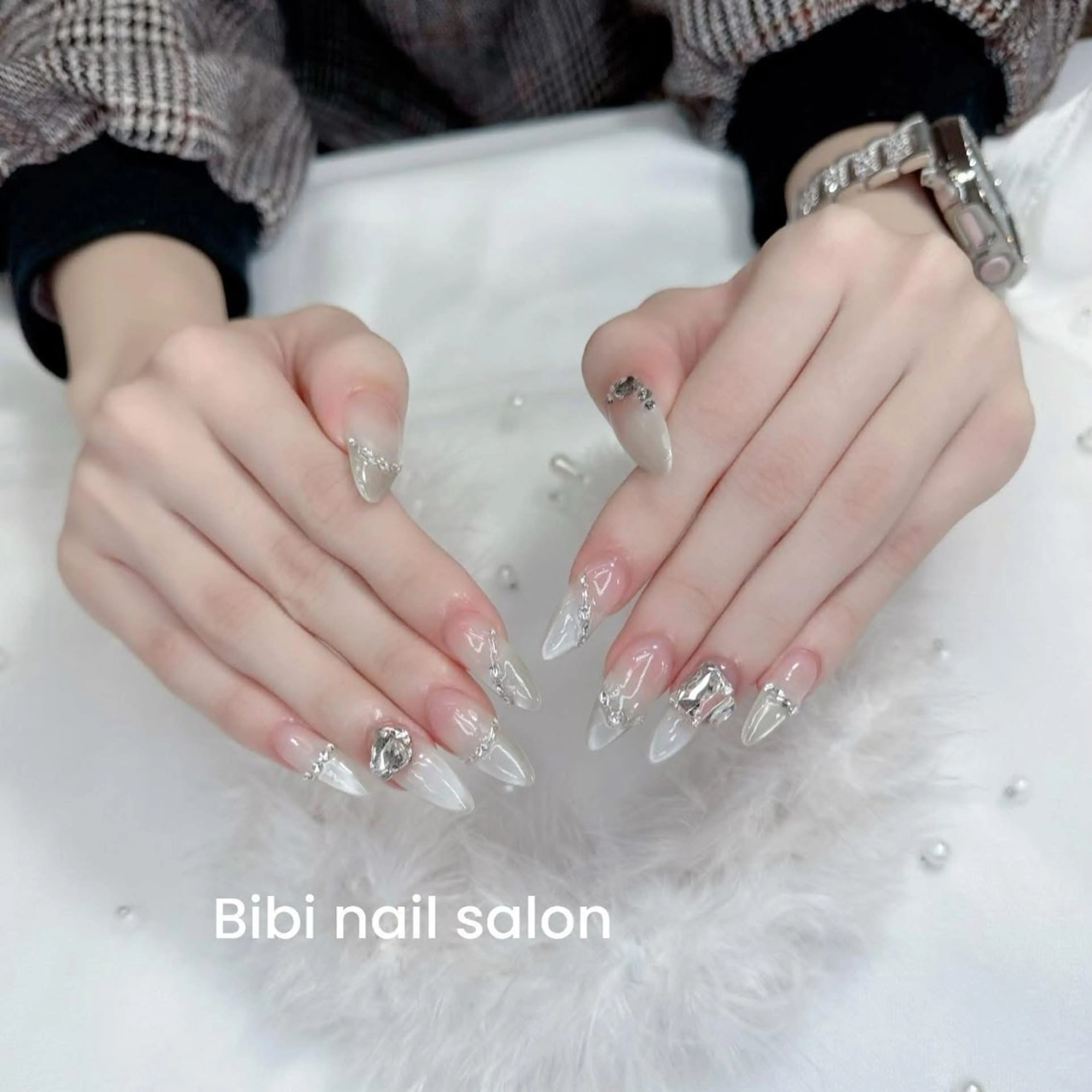 ミディアム ハンドネイル Bibi beauty spa Osaka所属・Chann Channのネイルデザイン