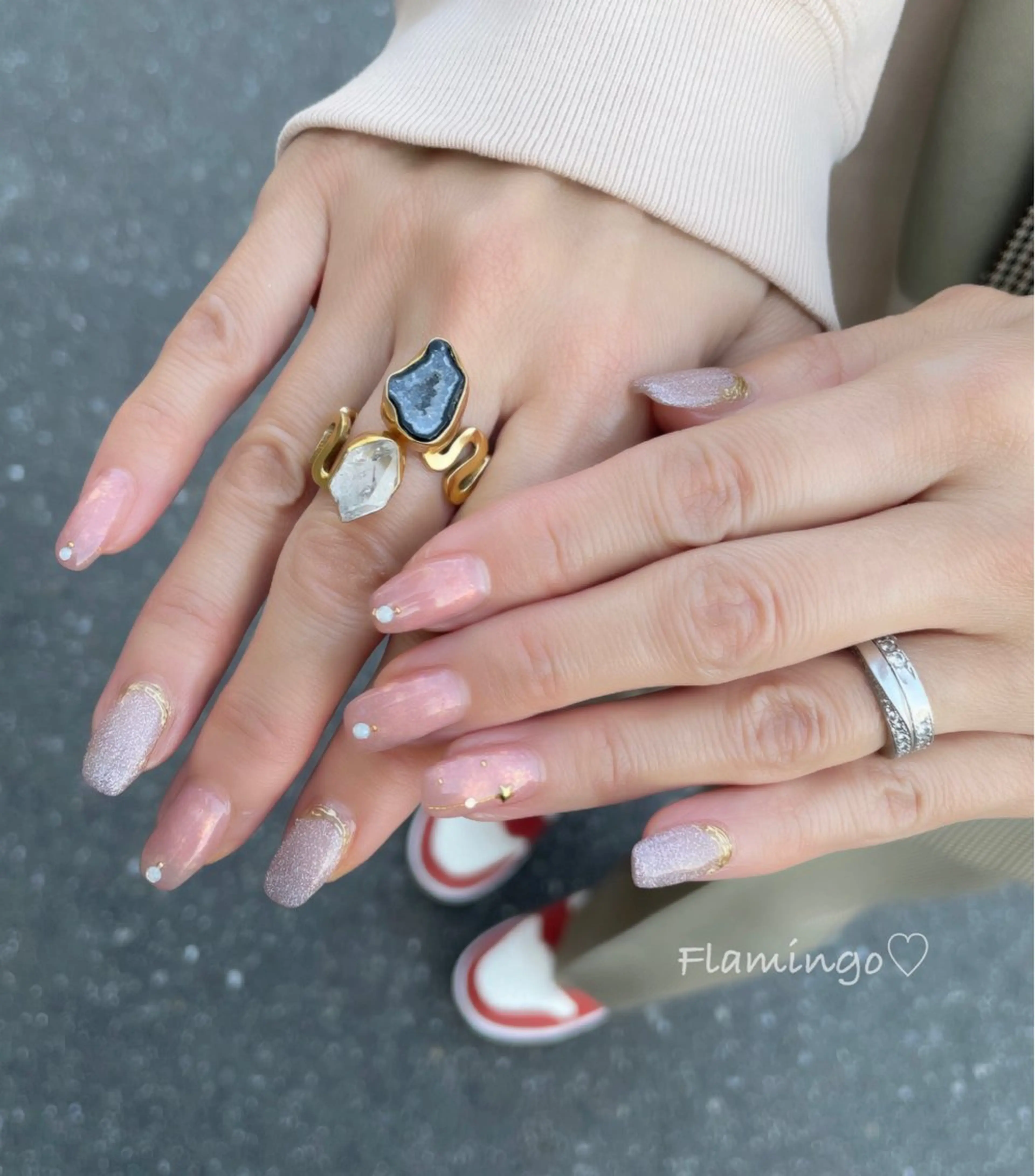 ネイル フラッシュネイル ラメ(グリッター) ミラーネイル オフィスネイル ピンク ハンドネイル シンプル／上品／爪育 ☺︎Flamingoのネイルデザイン