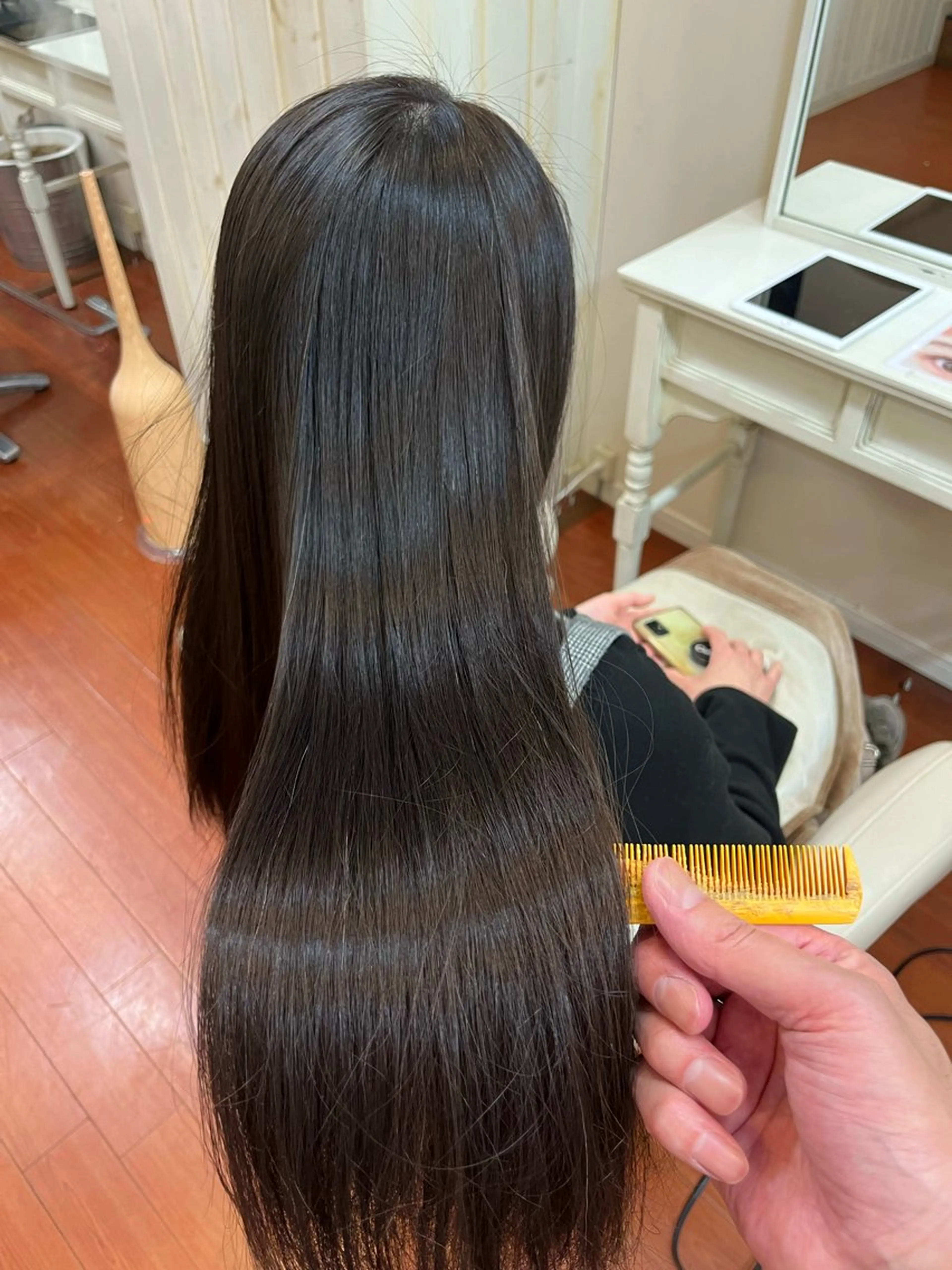 ロング 岡部 ゆめ菜のヘアスタイル