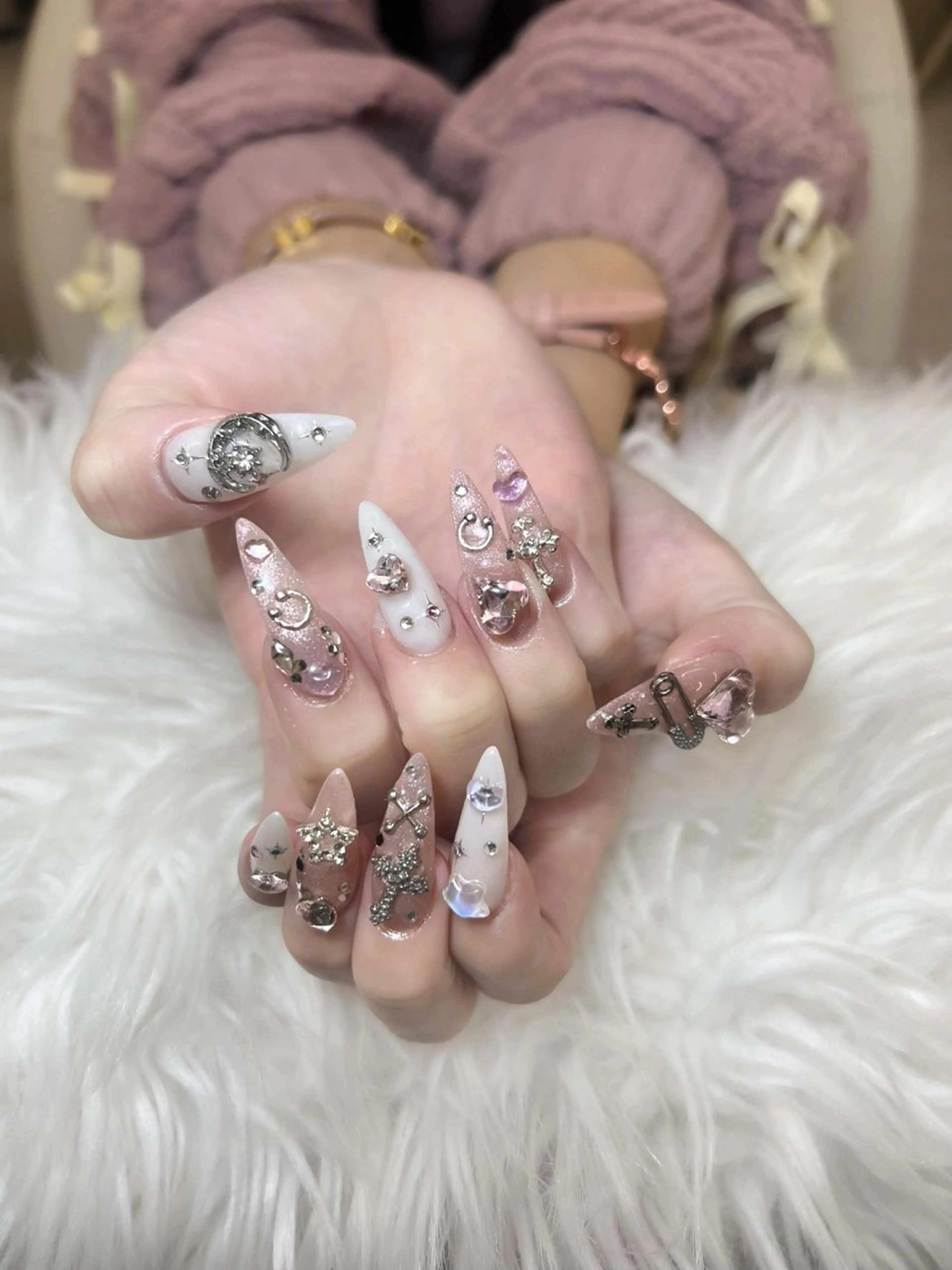 ネイル ハンドネイル ゴテゴテネイルサロン所属・ゴテゴテ ネイルのネイルデザイン