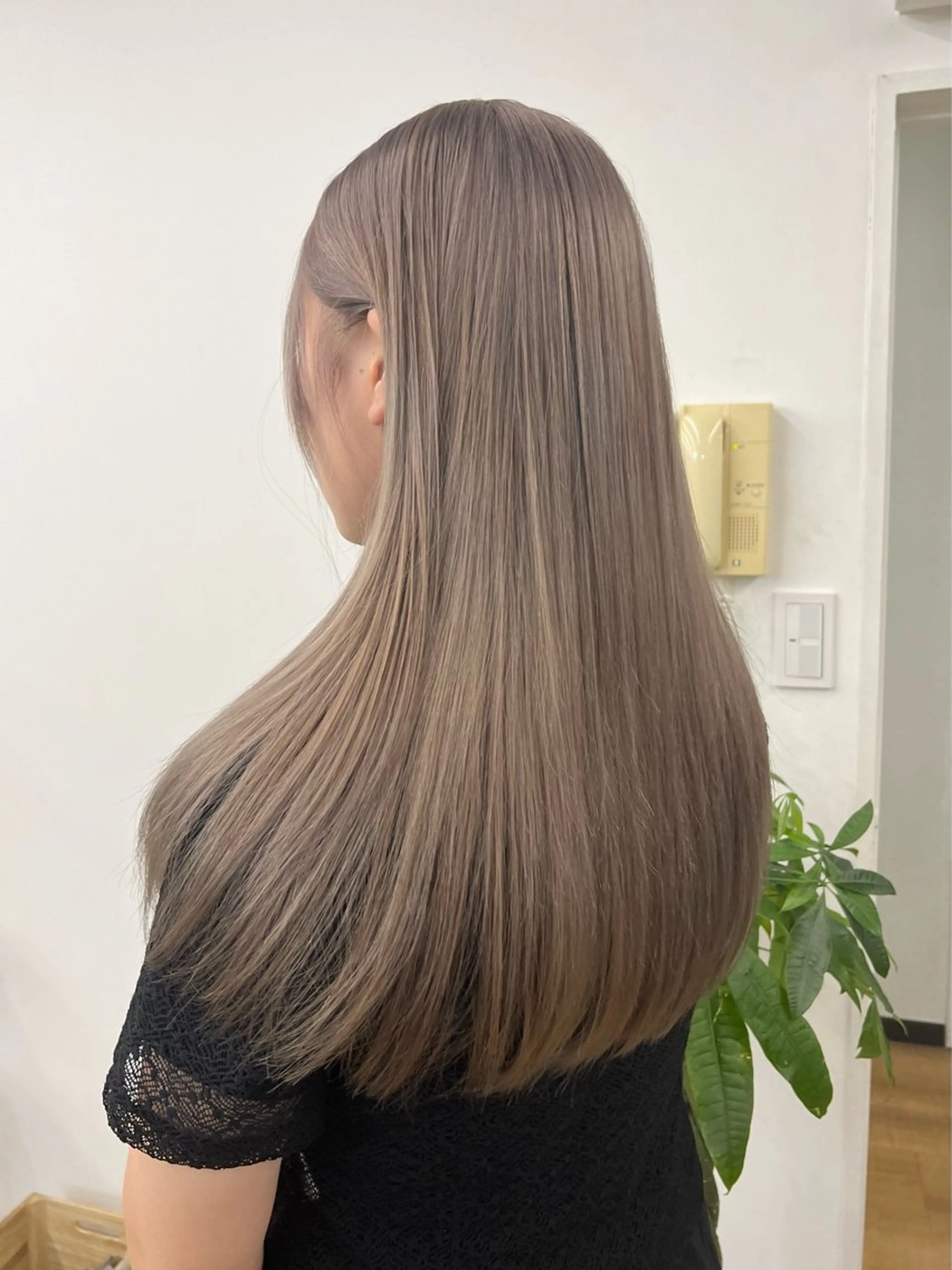 ミディアム カラー カット ヘアカラー トリートメント nico TOKYO 渋谷所属・ハイトーンブリーチ 特化🌈フジタハルキのヘアスタイル