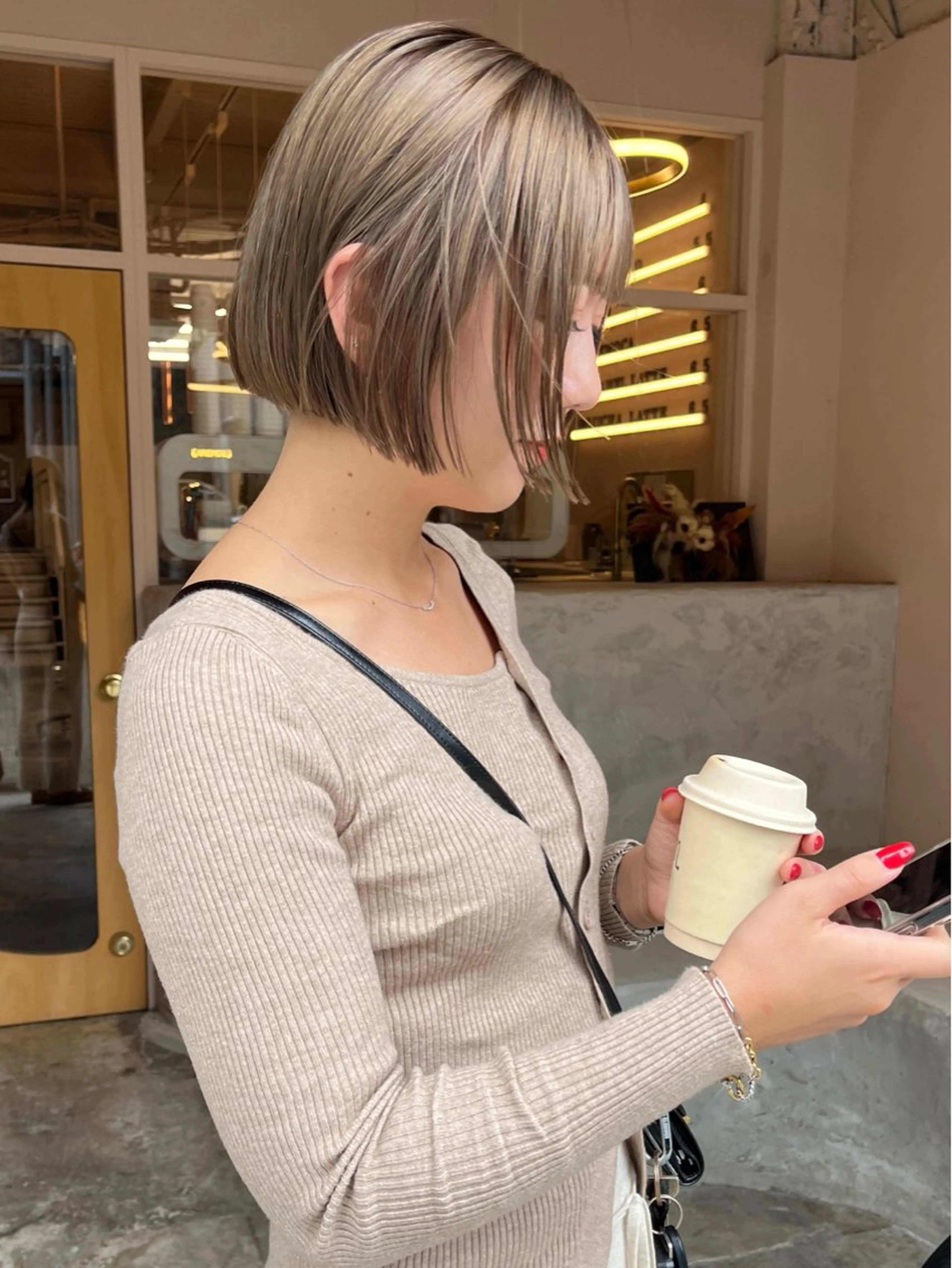 ショート ボブ カット ヘアカラー iru所属・mi kiのヘアスタイル