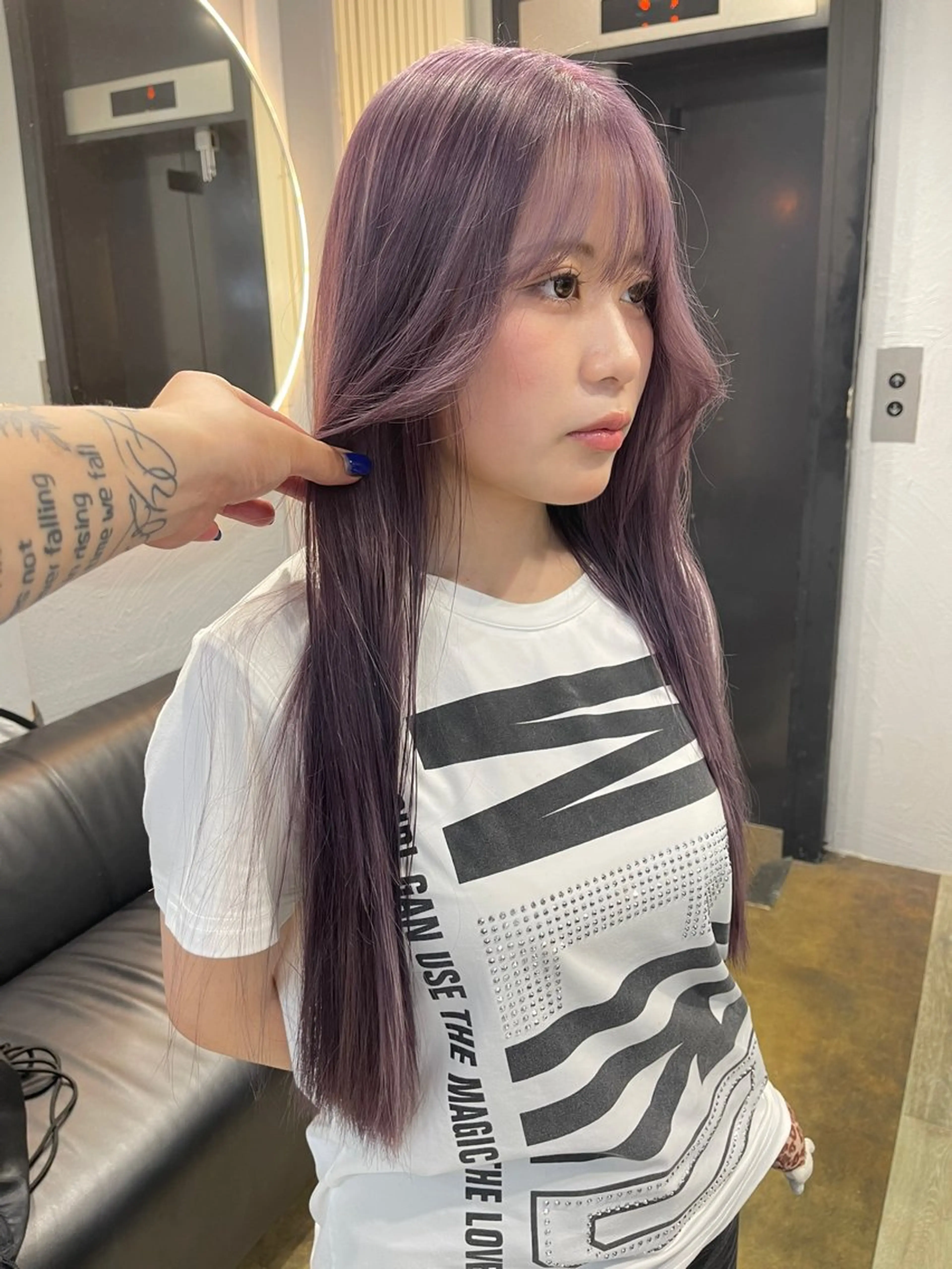 ロング カラー ベージュカラー ブリーチ ケアブリーチ デザインカラー ダブルカラー ヘアカラー トリートメント 宮崎　達也 ブリーチ／レイヤーのヘアスタイル