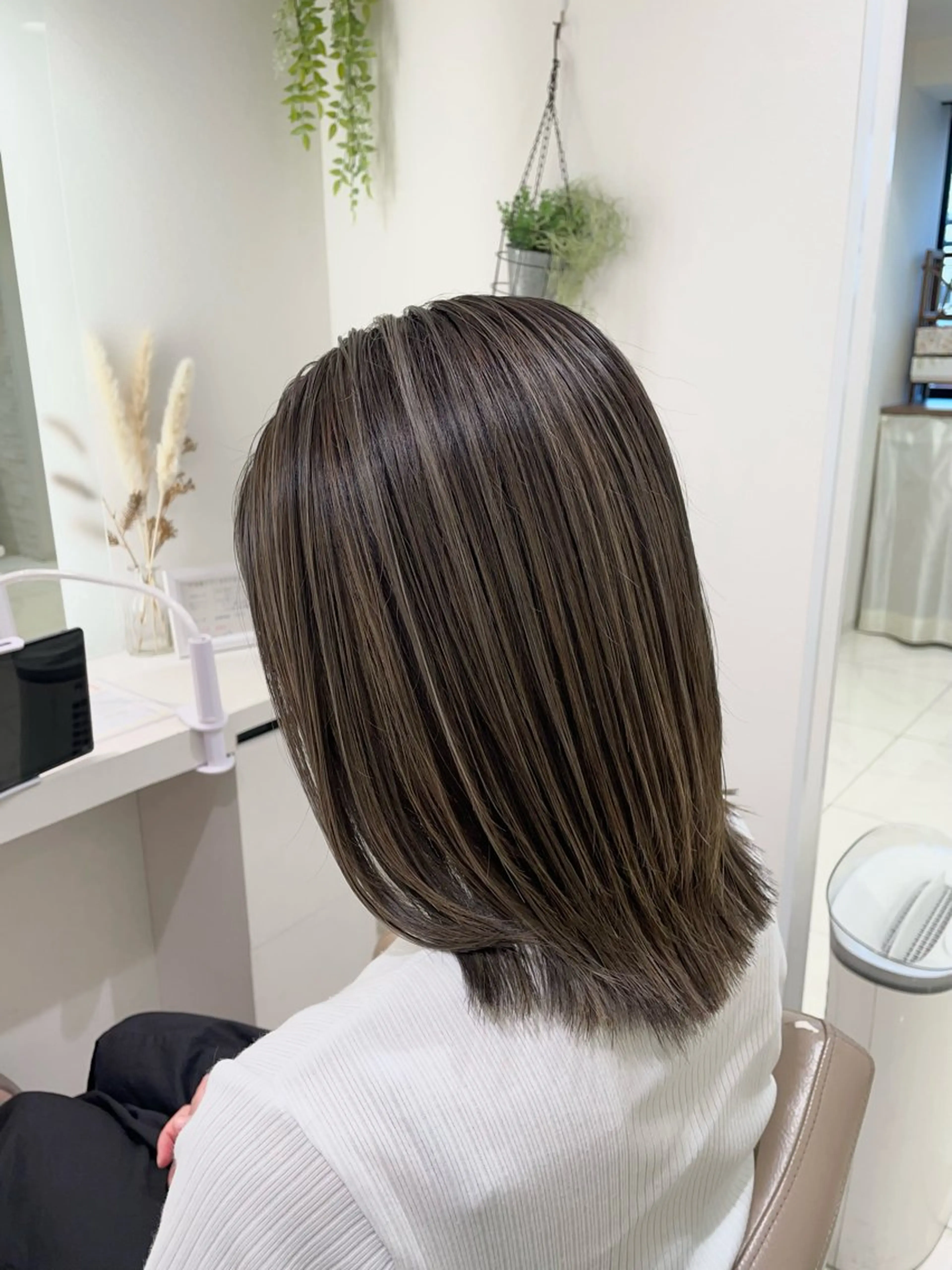 ミディアム カラー ハイライトカラー ハイライト カット ヘアカラー 清藤 綾のヘアスタイル