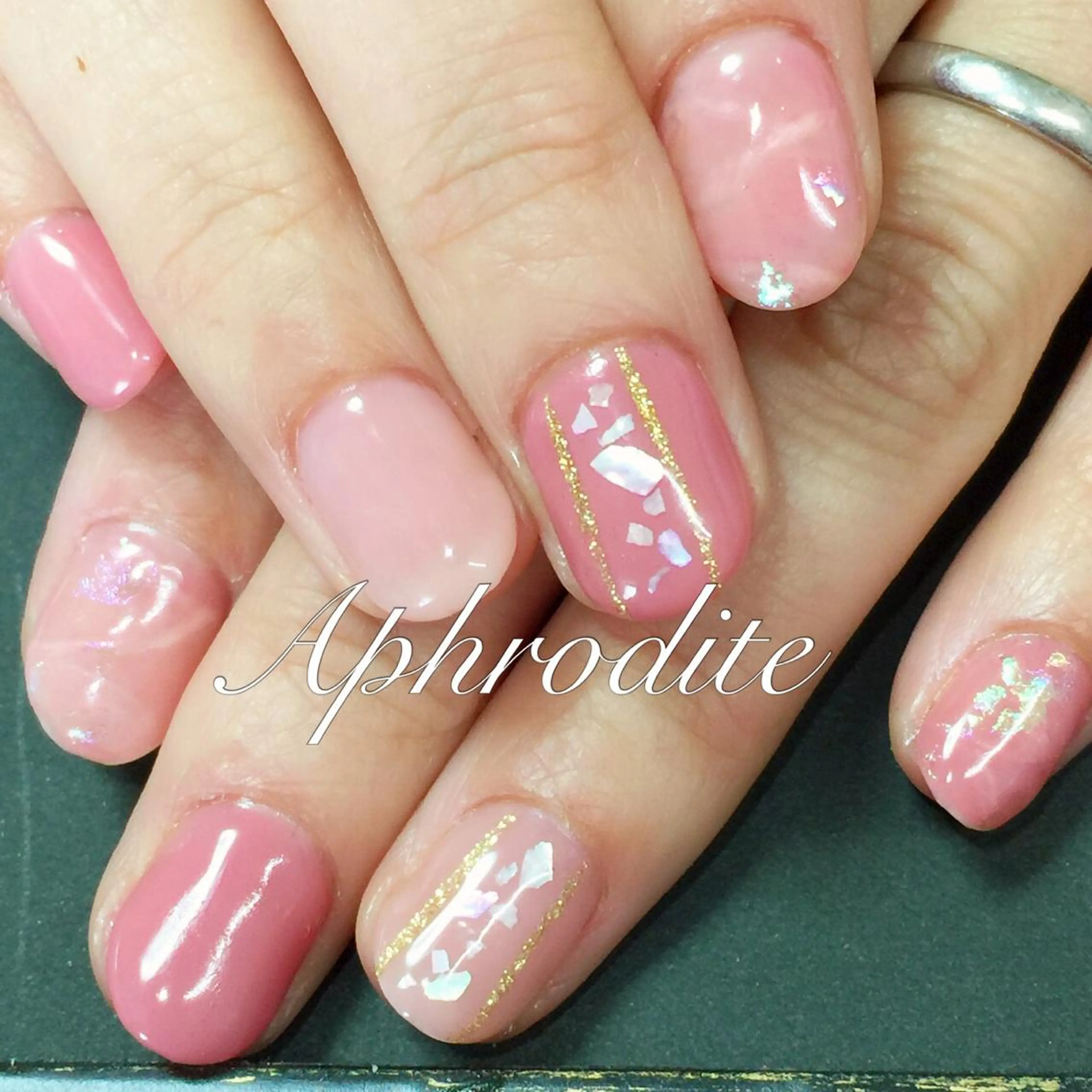 ショート ネイル APHRODITE Nagisaのネイルデザイン
