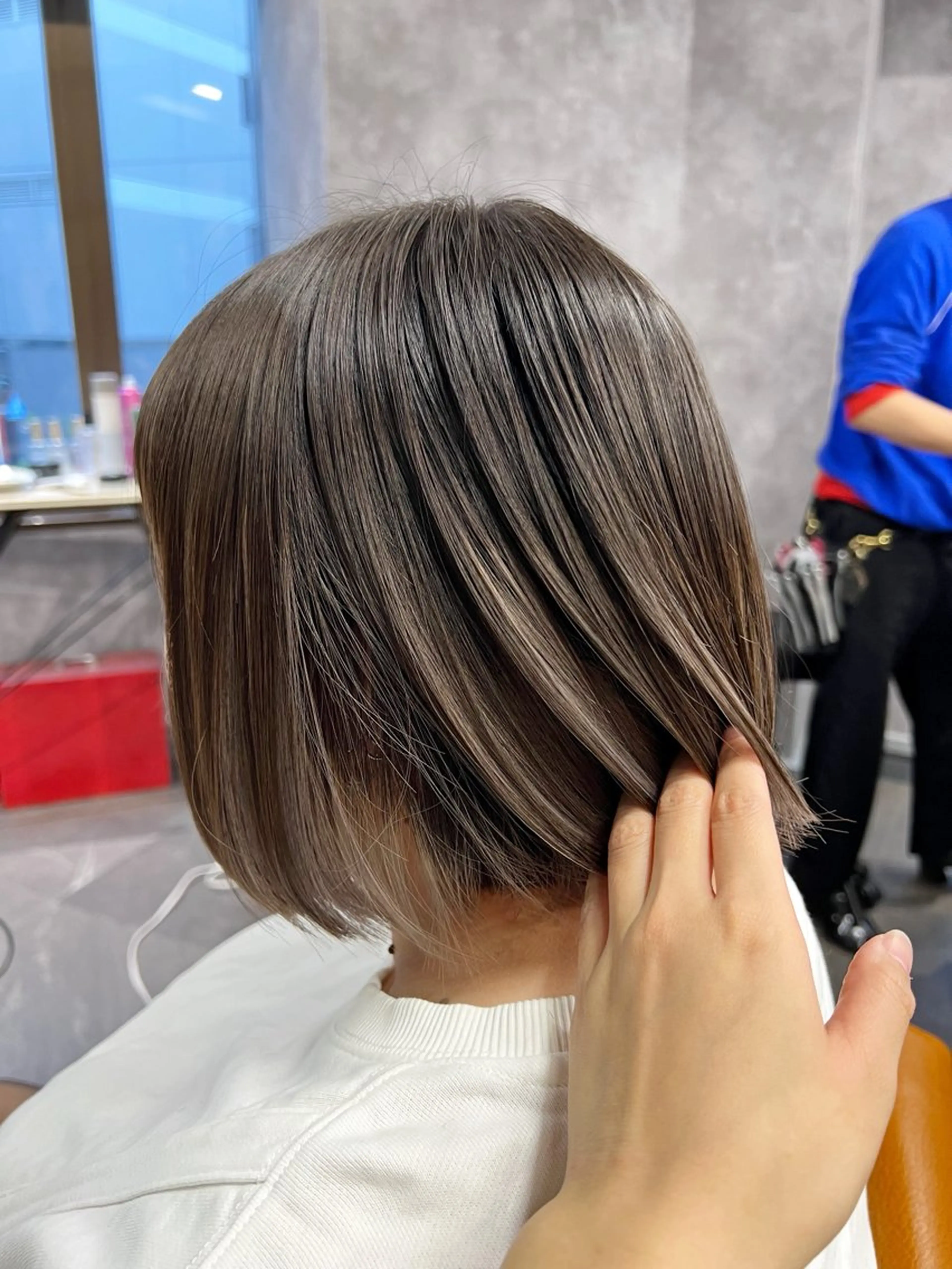 ショート カラー 色落ち可愛い艶ハイト ーン🧊AZUKIのヘアスタイル