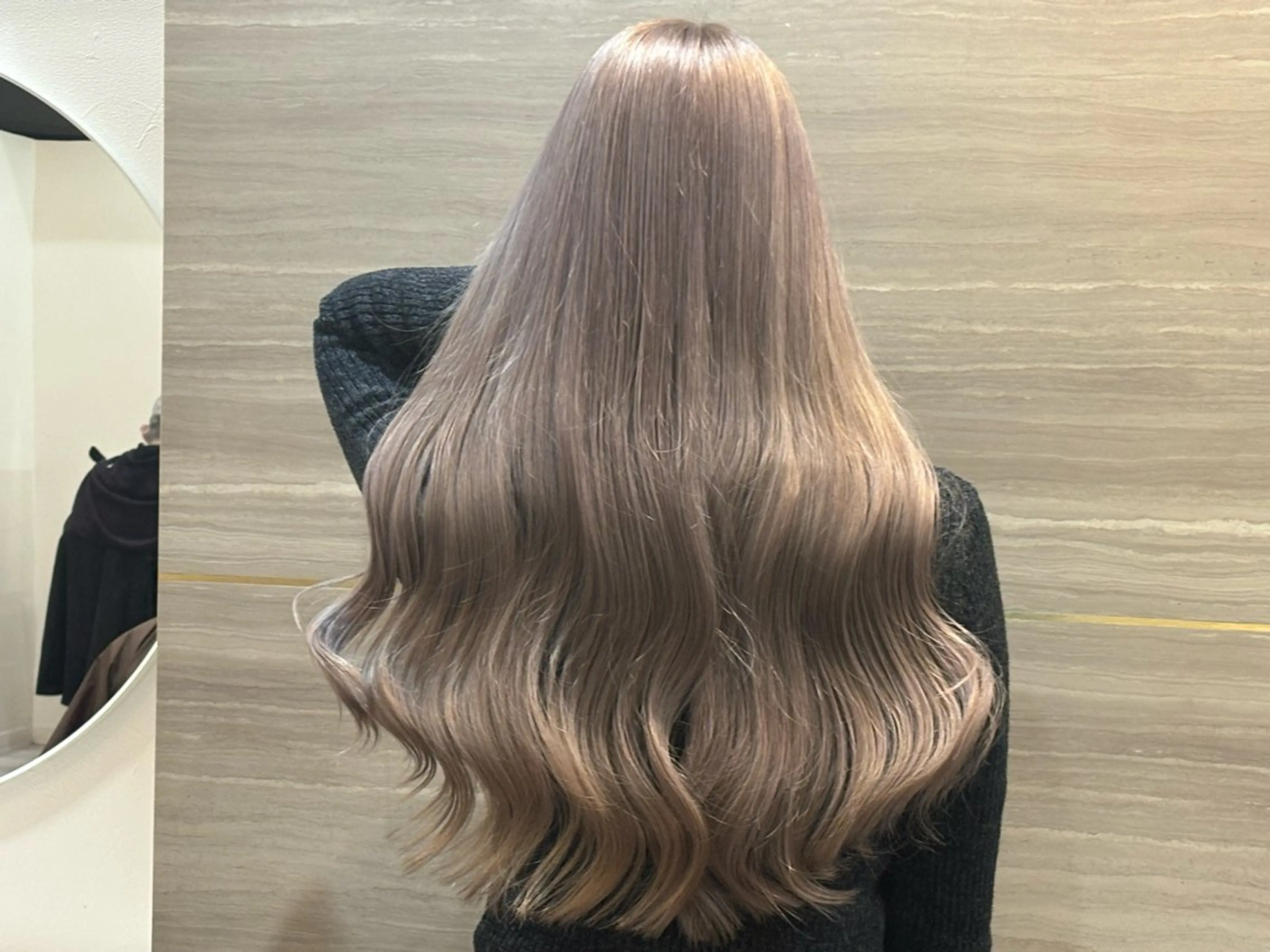 ロング カラー パーマ ヘアアレンジ メンズ ヘアカラー Lovis池袋 鳥越美羽のヘアスタイル