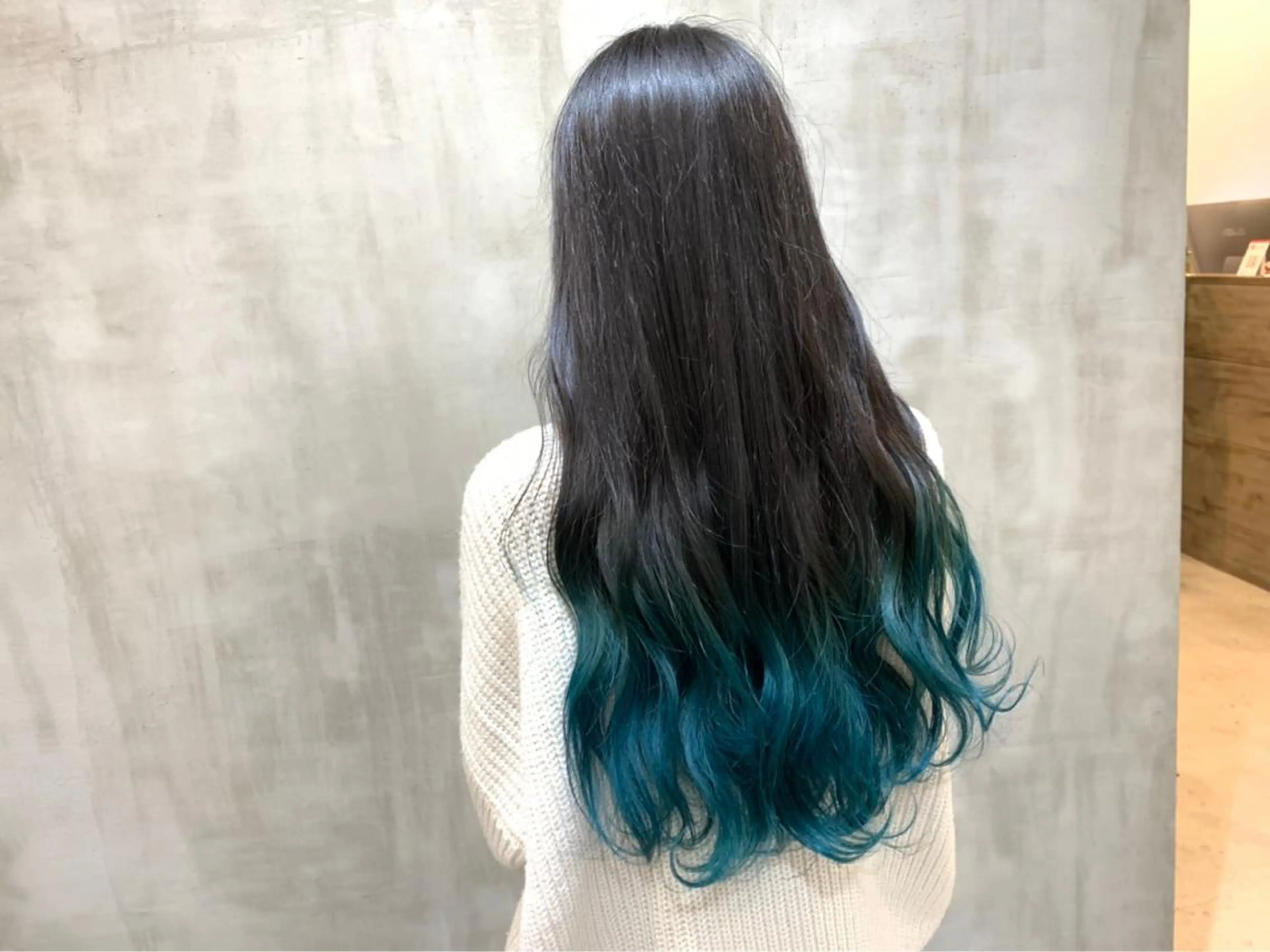 ロング カラー 鈴木 美紅のヘアスタイル