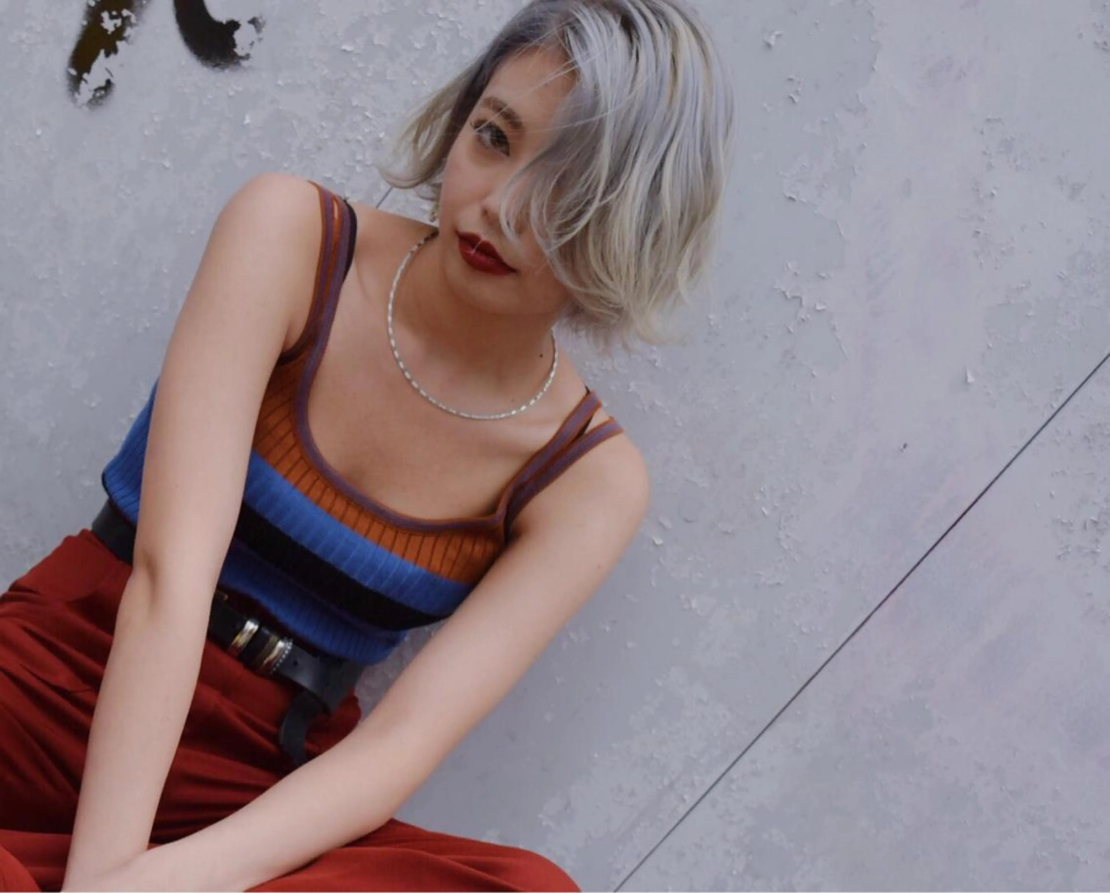 ショート カラー アッシュ ホワイトアッシュ レイヤーウルフ エクステ磯部のヘアスタイル