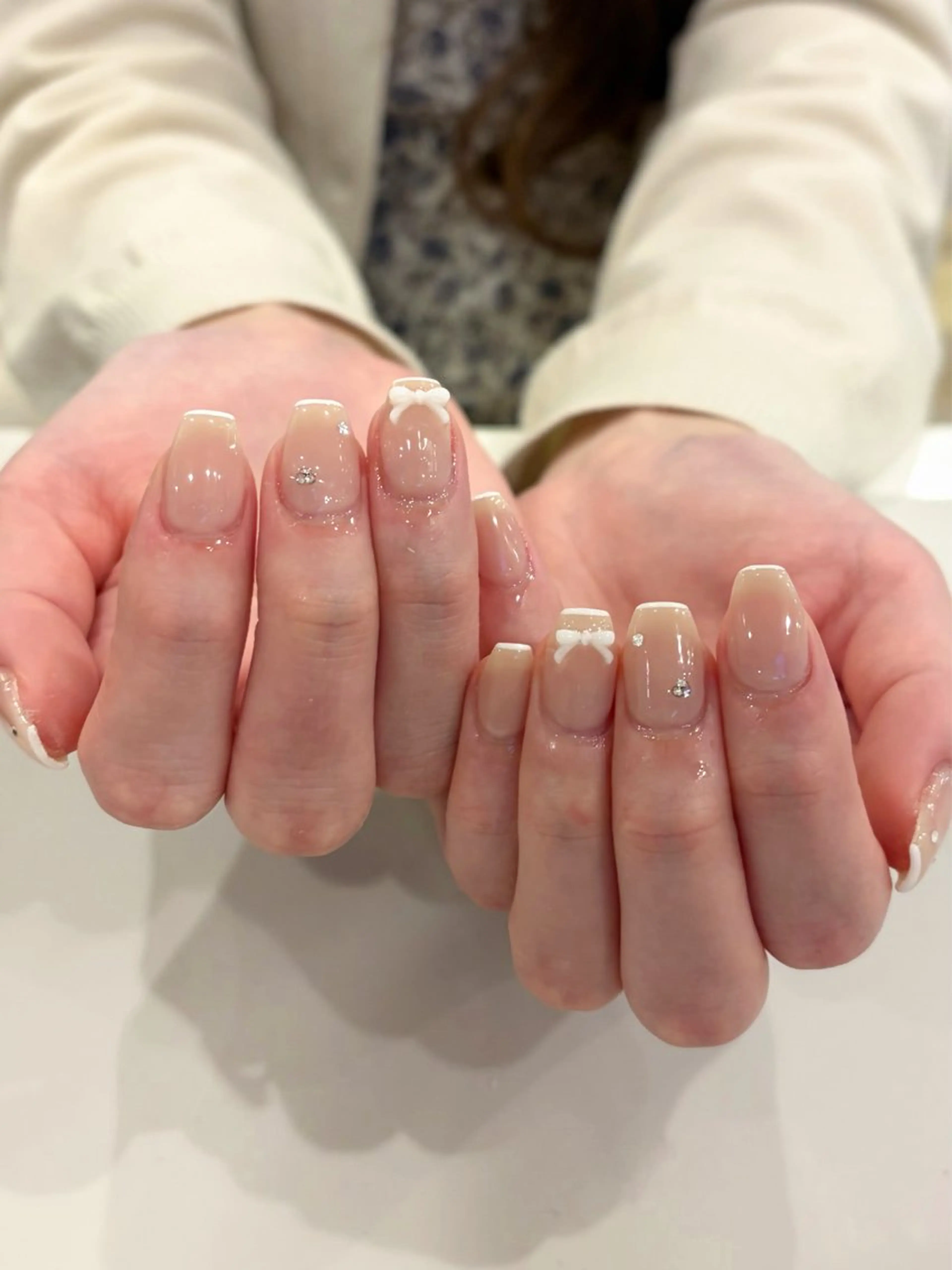 ネイル ホワイト ハンドネイル 岡崎 佑香のネイルデザイン