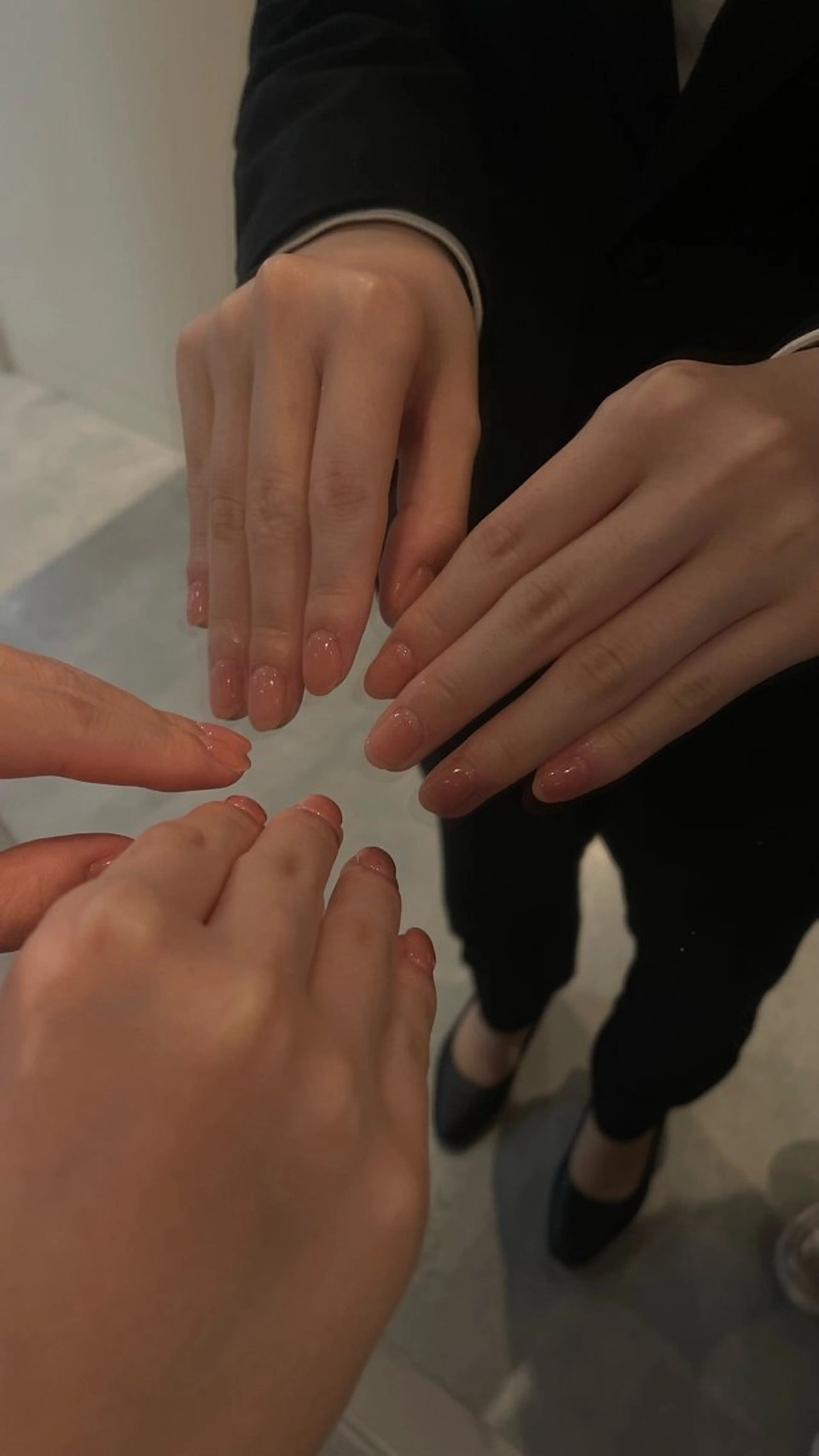 ネイル ハンドネイル 𝑟𝑖𝑠𝑎 🕯‎🤍のネイルデザイン