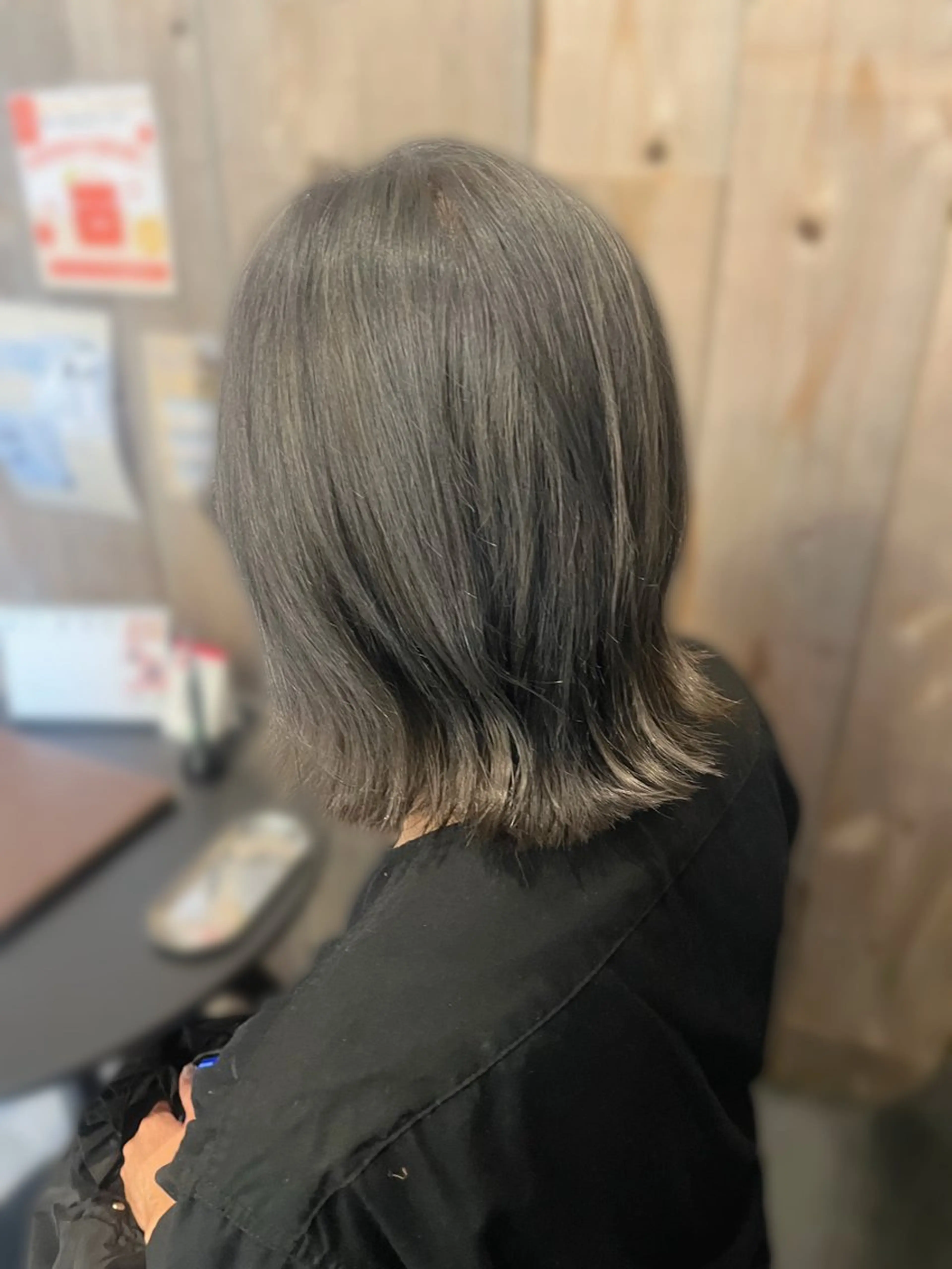 ミディアム カラー アッシュ アッシュグレー アッシュグレージュ ベージュカラー ブリーチ ヘアカラー トリートメント 中津/ツヤ髪/酸性 /髪質改善/愛芽のヘアスタイル