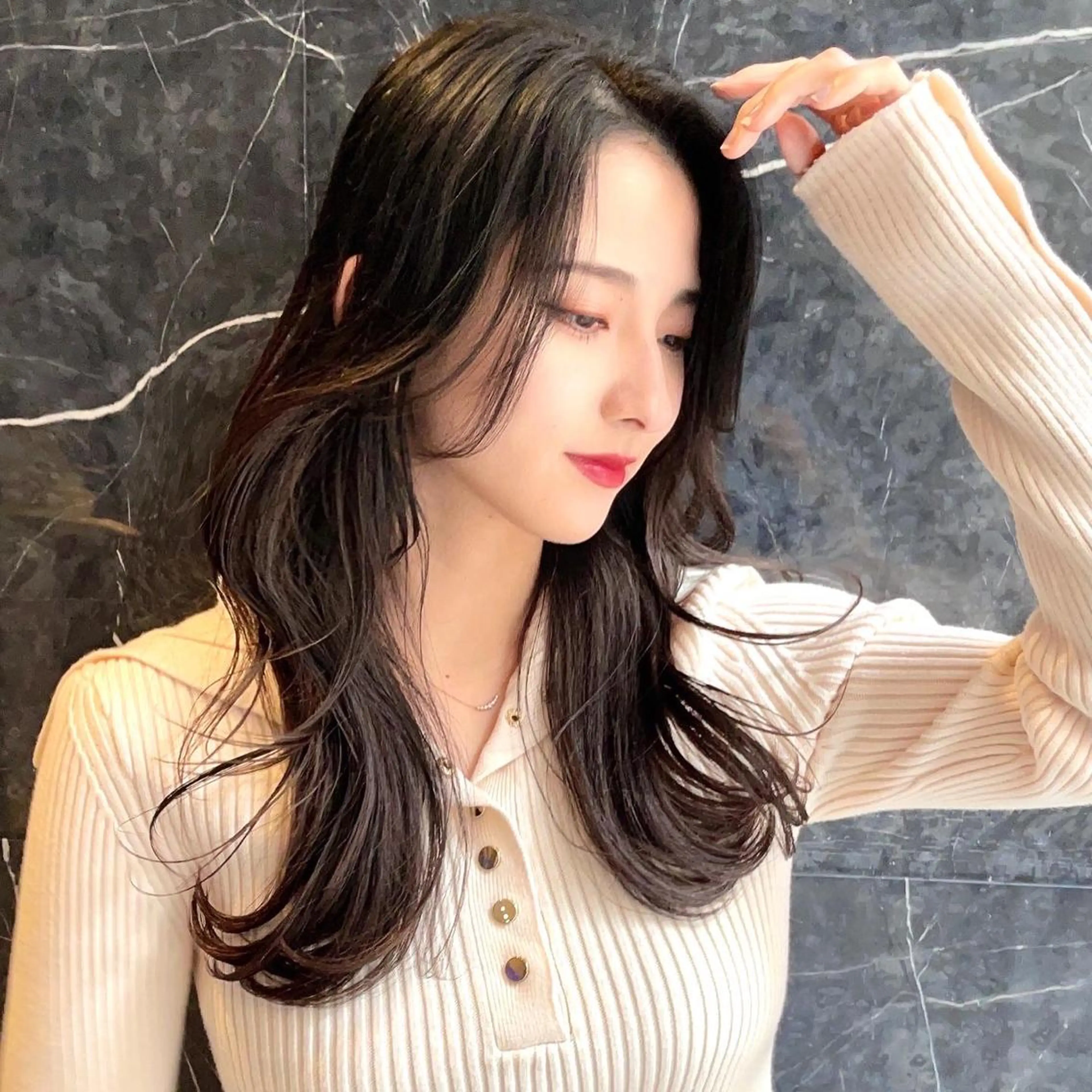 セミロング くびれヘア エギョモリ 顔まわりレイヤー 顔周りカット かきあげバング カット ヘアカラー トリートメント ボブパーマ ウルフパーマのヘアスタイル