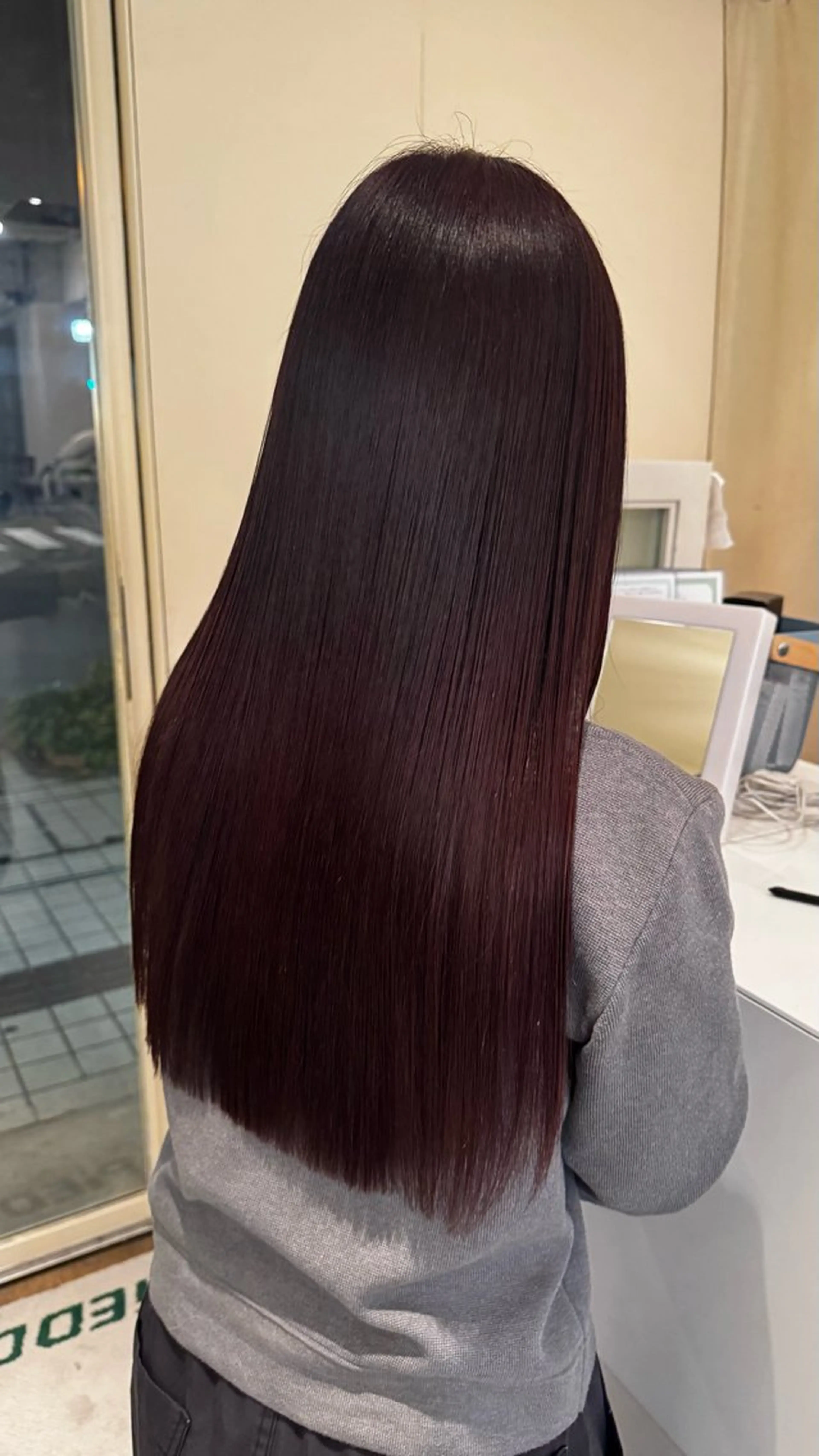 カラー ヘアカラー トリートメント ピエドプール NINAのヘアスタイル