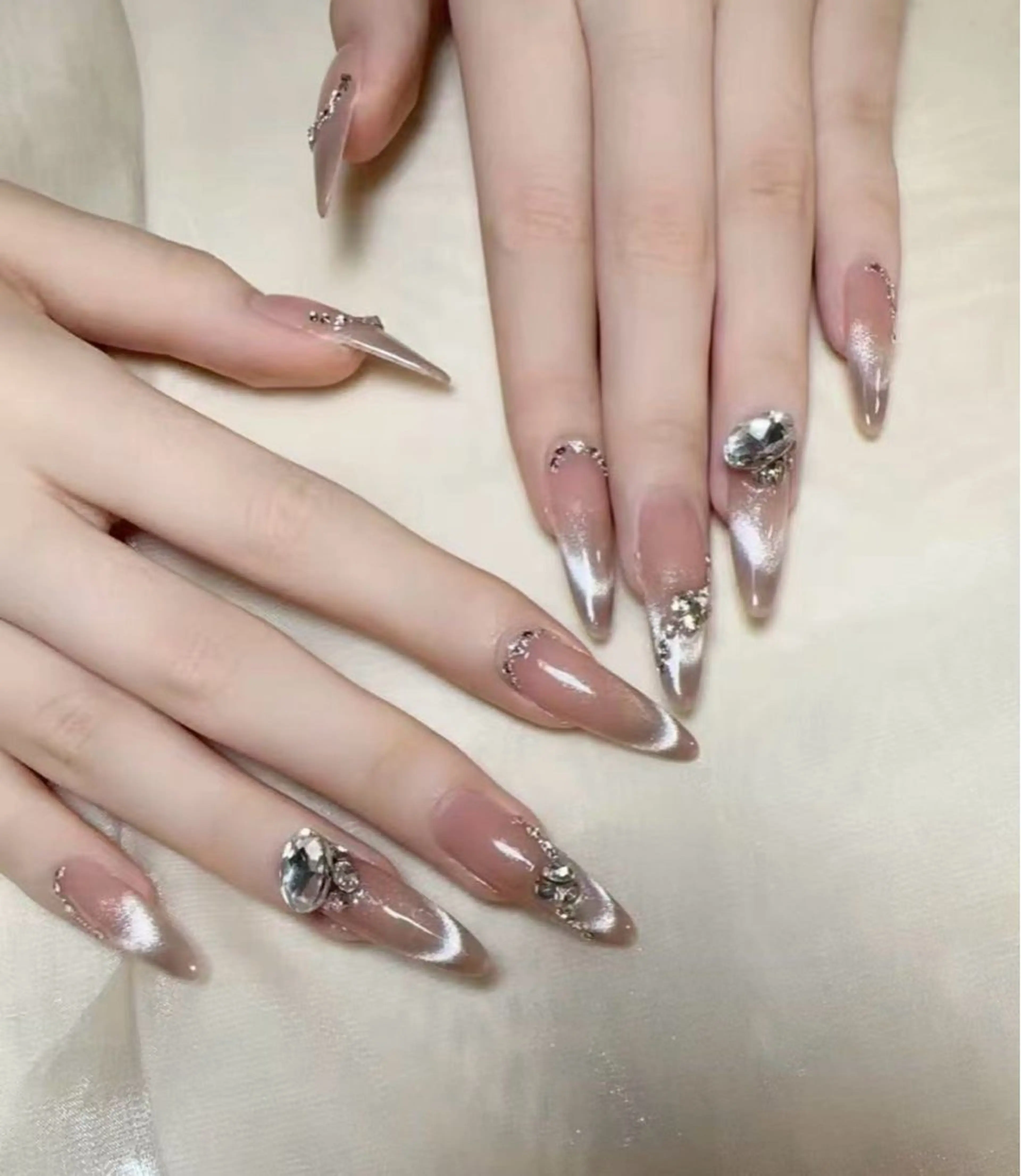 ネイル ハンドネイル フットネイル ハンドケア Queen NAIL SALON所属・林 かねいのネイルデザイン