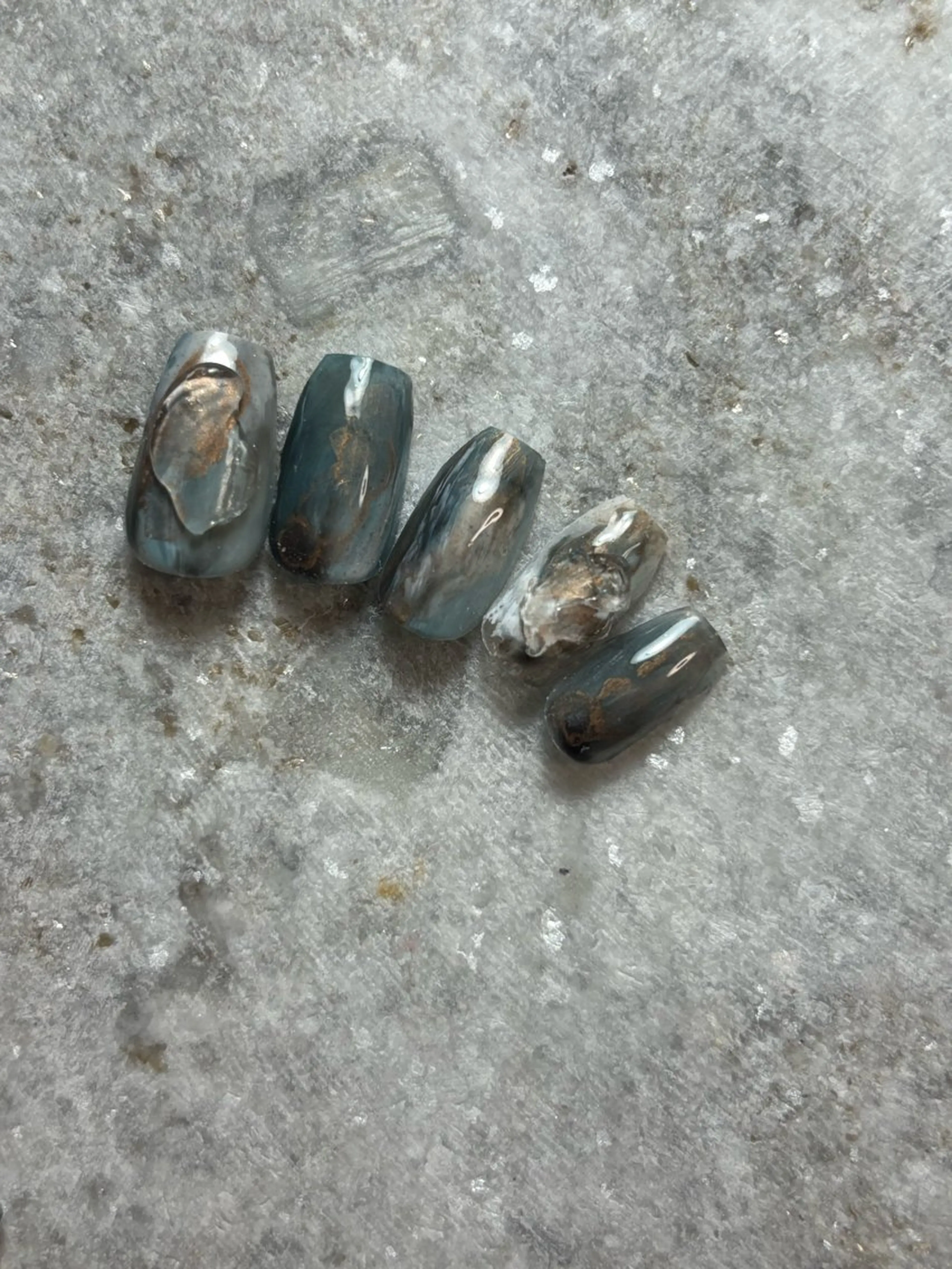 ネイル ニュアンスネイル ハンドネイル 三本 綾奈のネイルデザイン