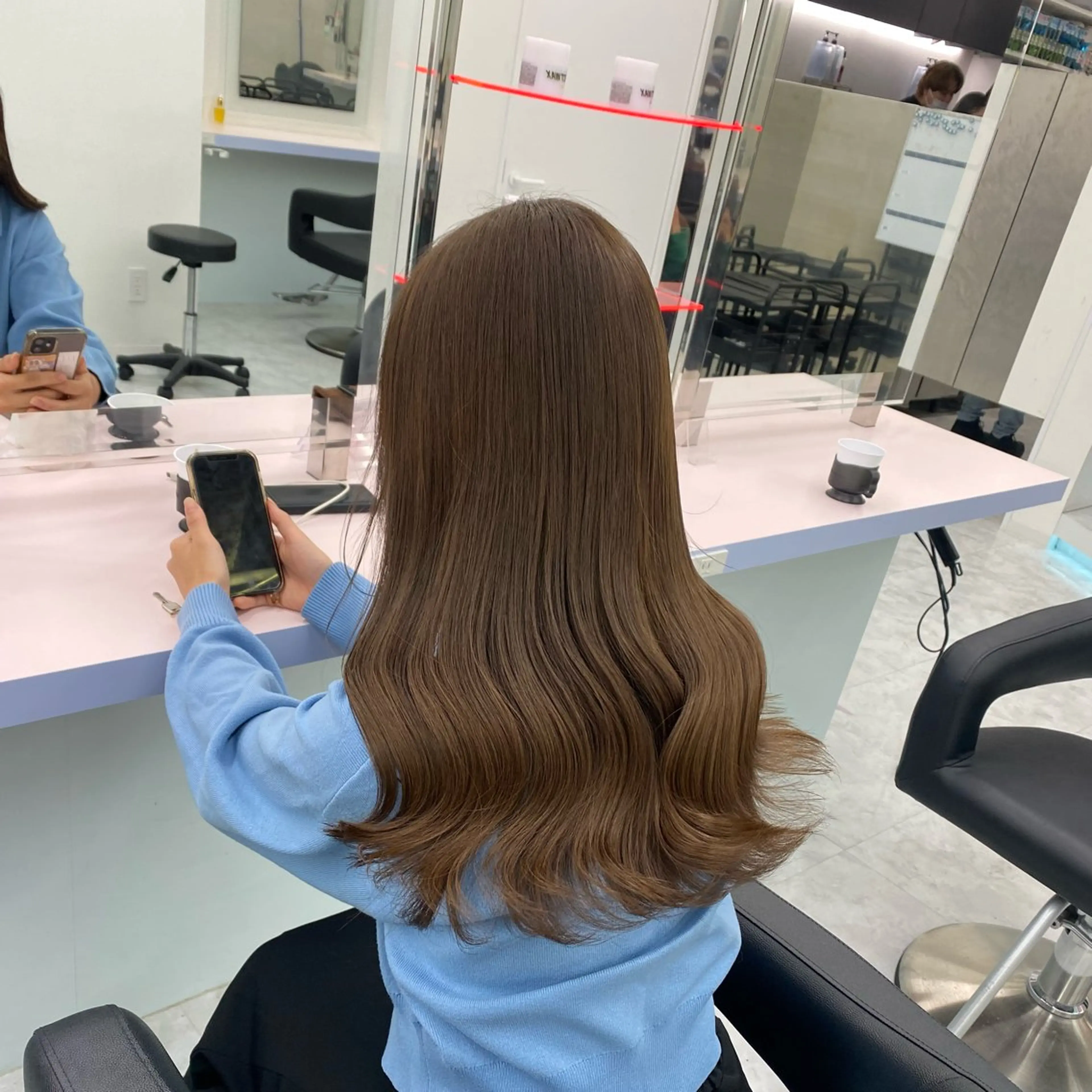 セミロング カラー ヘアカラー トリートメント 🫧ハイトーン🫧 ベージュ🫧徹哉のヘアスタイル