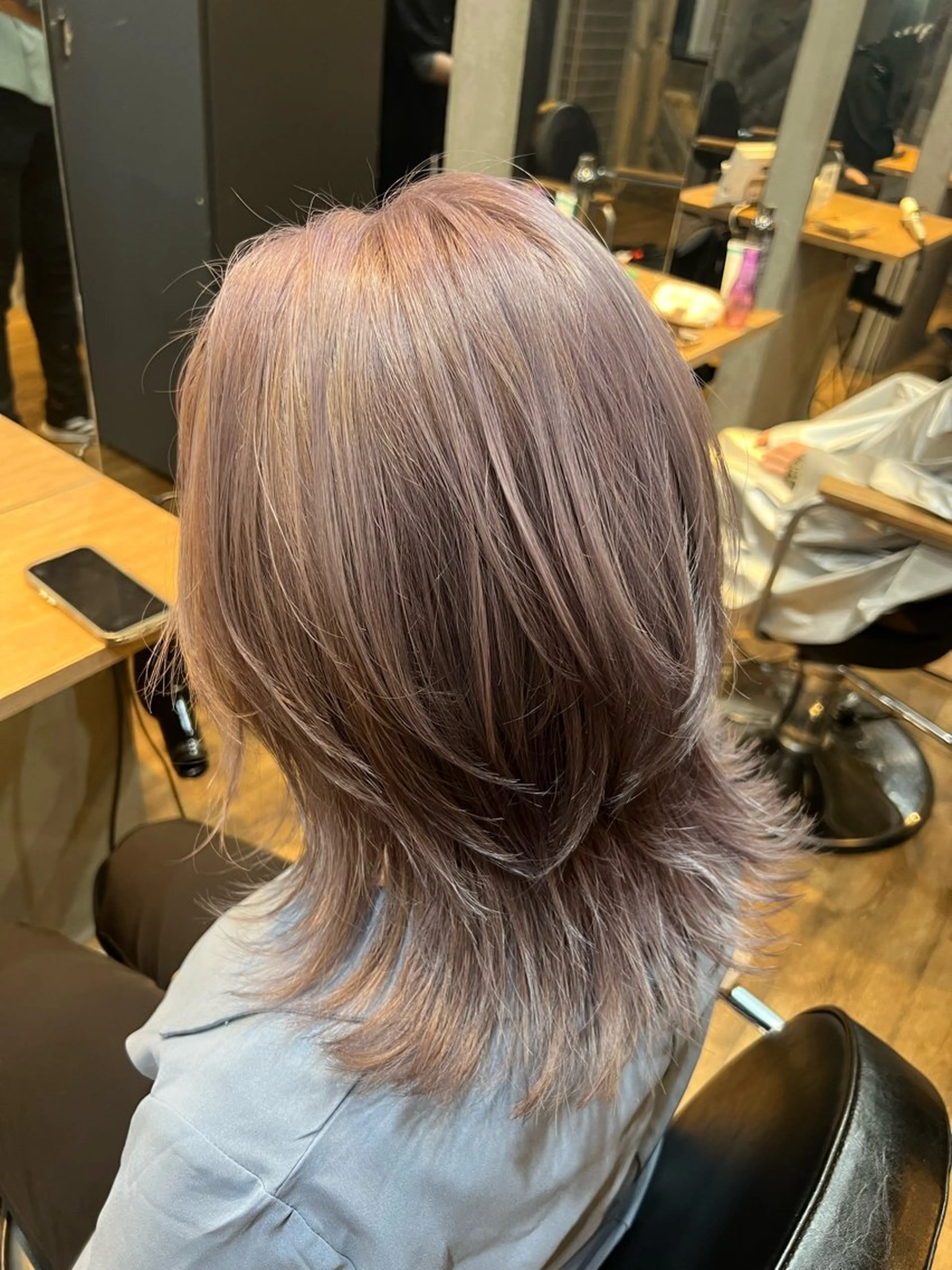 ミディアム カラー Eleanor spa&treatment 札幌店内にあるシェアサロン【WHITE】所属・シルクハイトーン / 髪質改善🦋MIKUのヘアスタイル