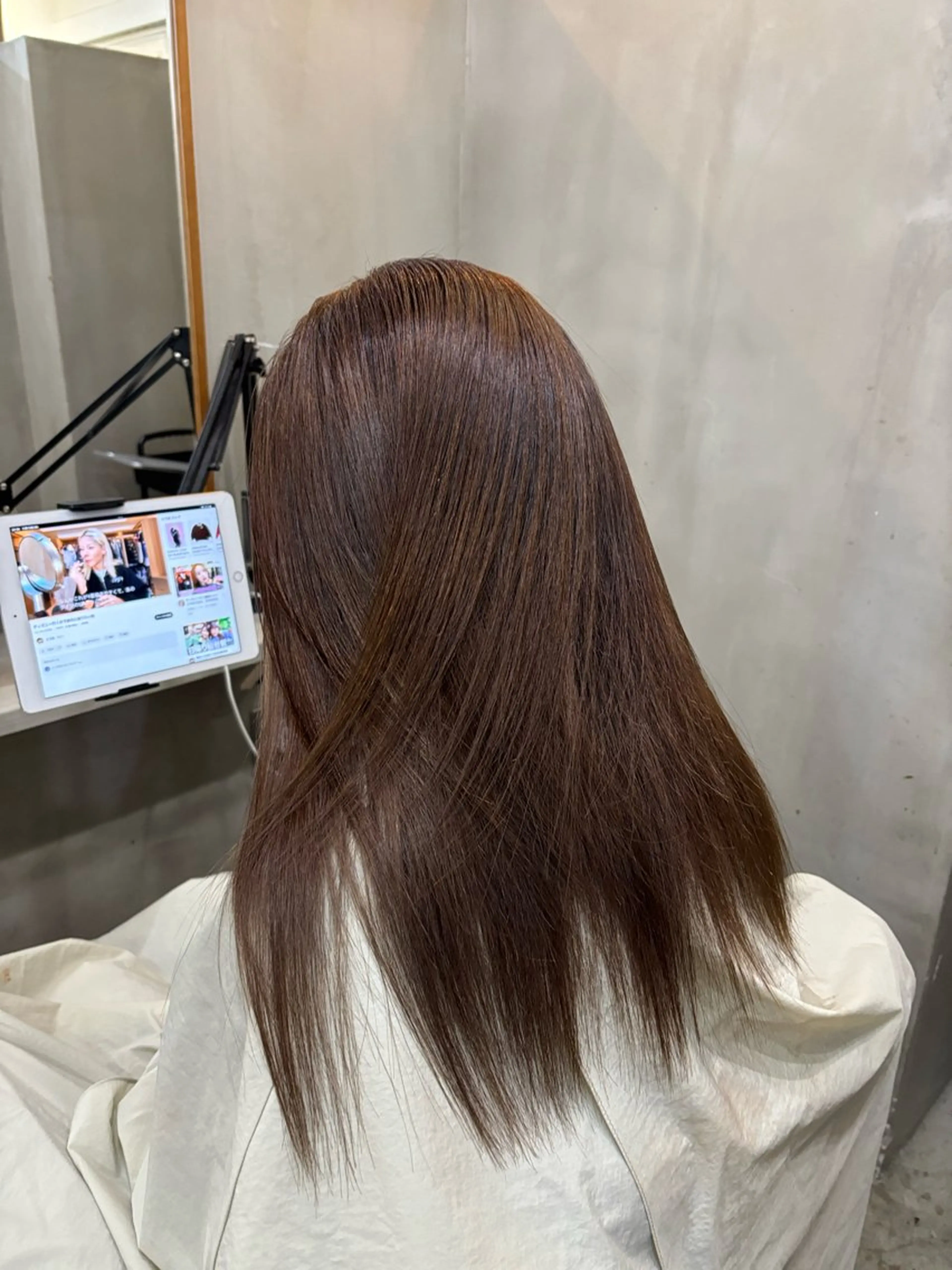 セミロング カラー ベージュカラー 黒髪 ブリーチ ブルーカラー ブルーブラック ヘアカラー VOYAGE所属・中園 康のヘアスタイル