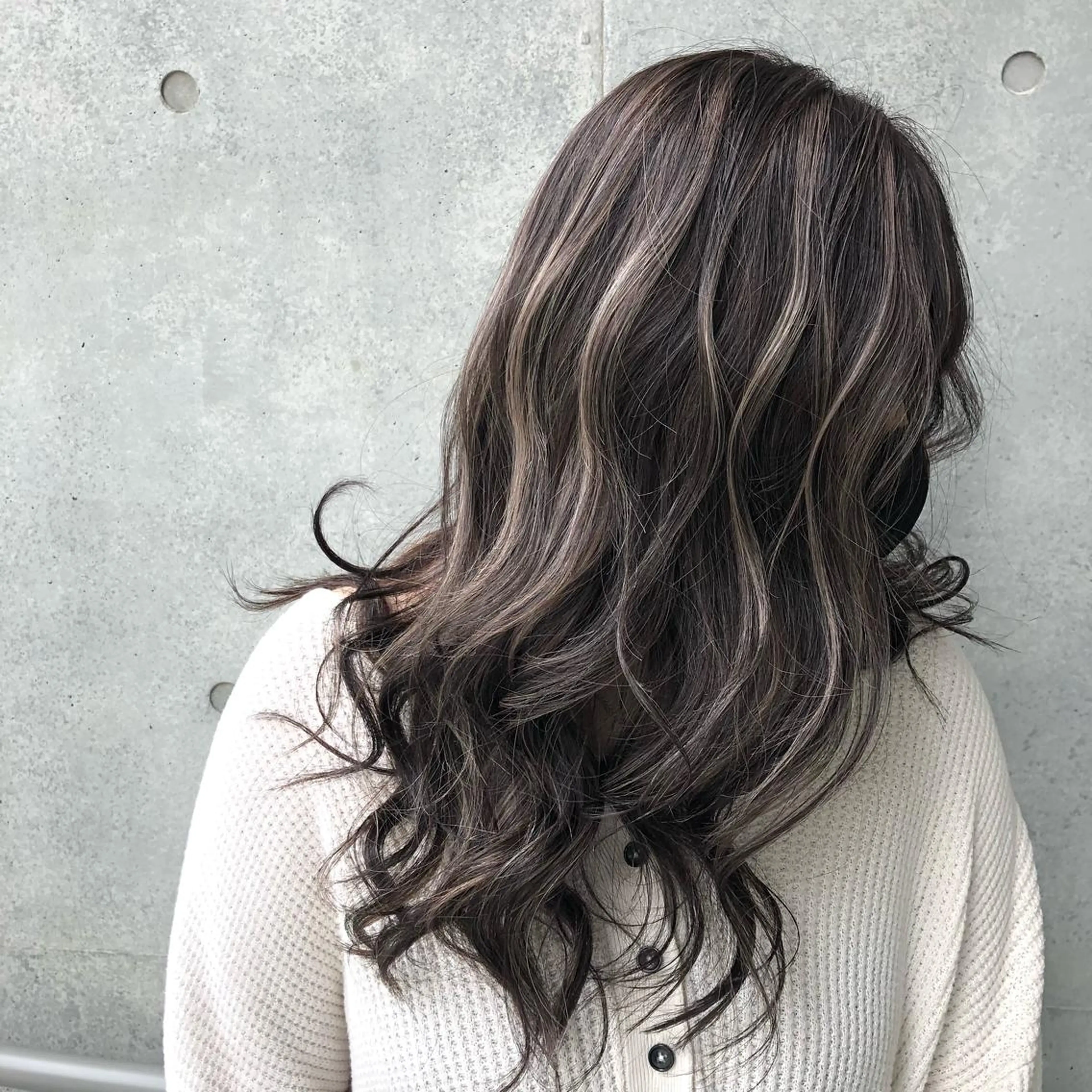 セミロング 透ける艶グレージュ 👑店長　平松　由のヘアスタイル