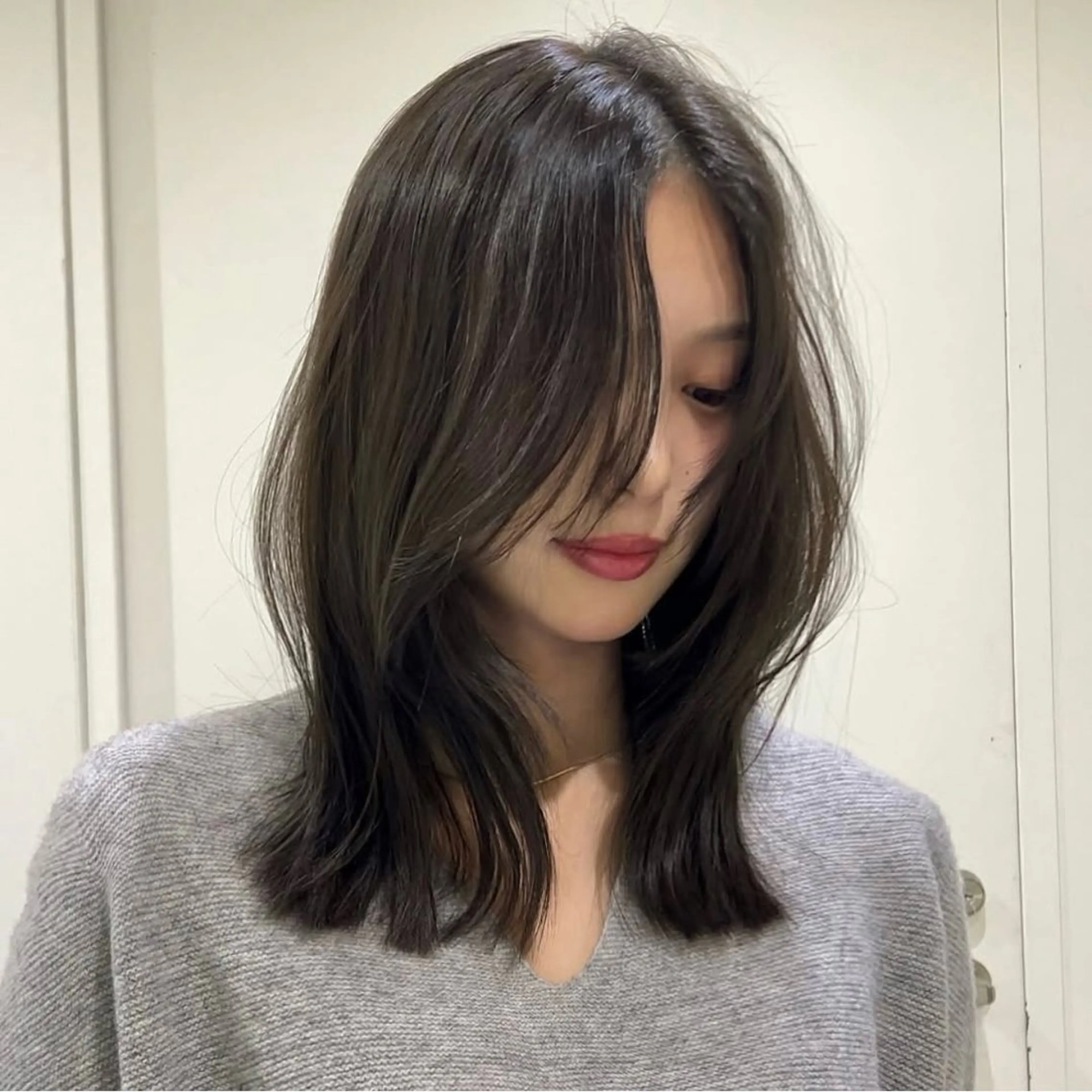 ミディアム 学生 韓国風ヘア おくれ毛 小顔カット HOUSE所属・🏆5年連続BEST SALON受賞店🏆のヘアスタイル