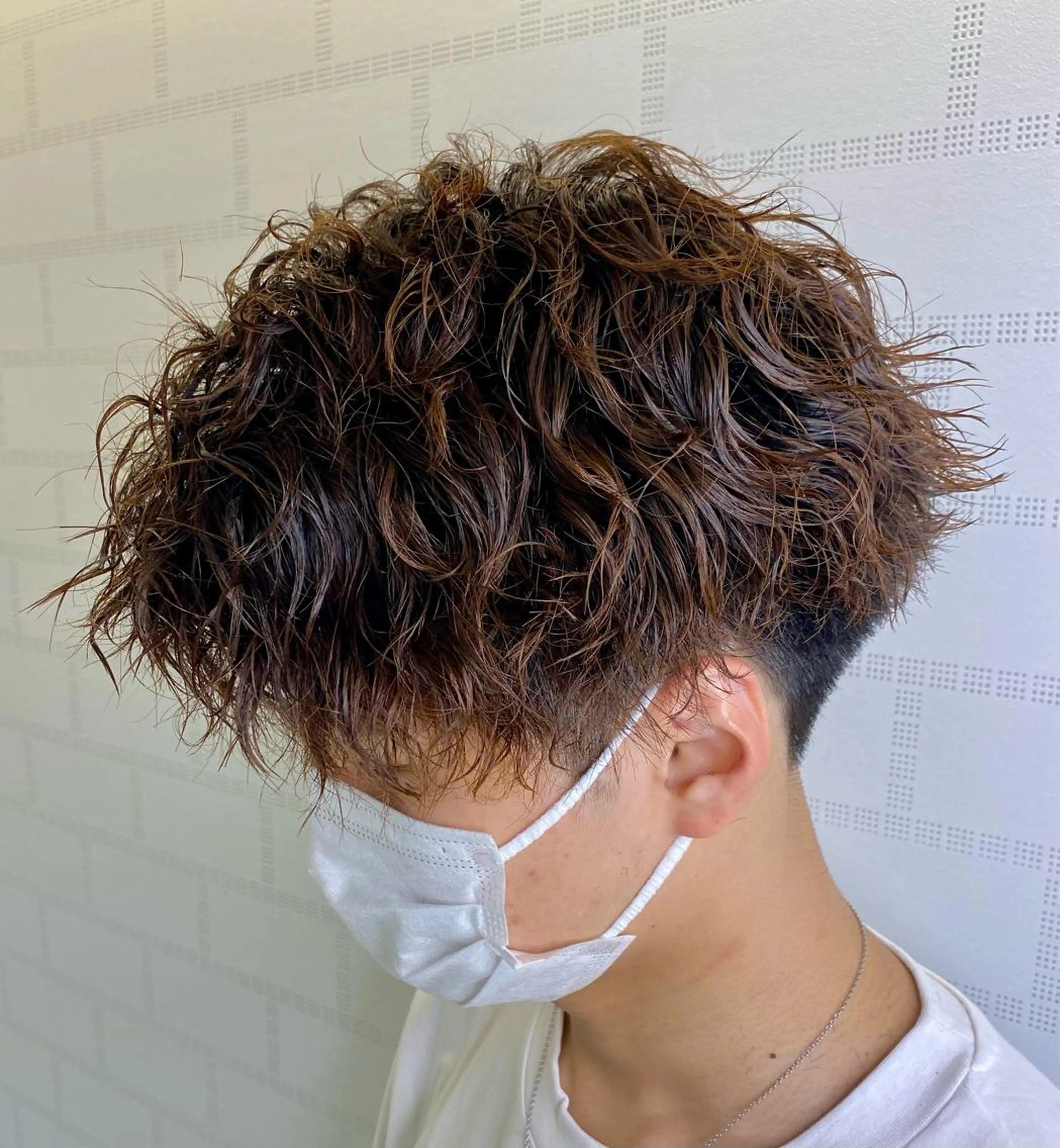 ショート パーマ メンズ センターパート 塩谷黎✨ブリーチカラ ーメンズパーマ✨のヘアスタイル