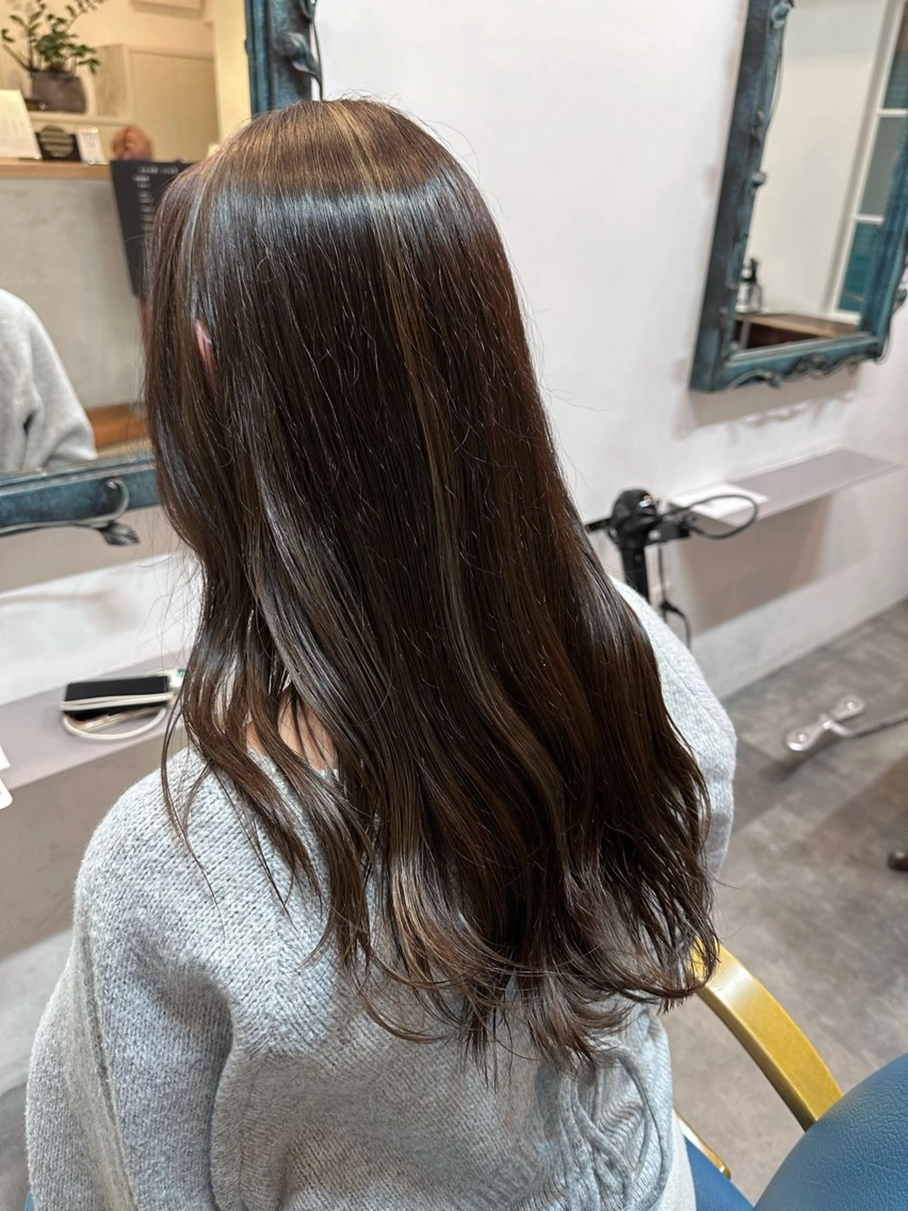ロング アッシュ ハイライト ヘアカラー CHEST　若松 采実のヘアスタイル