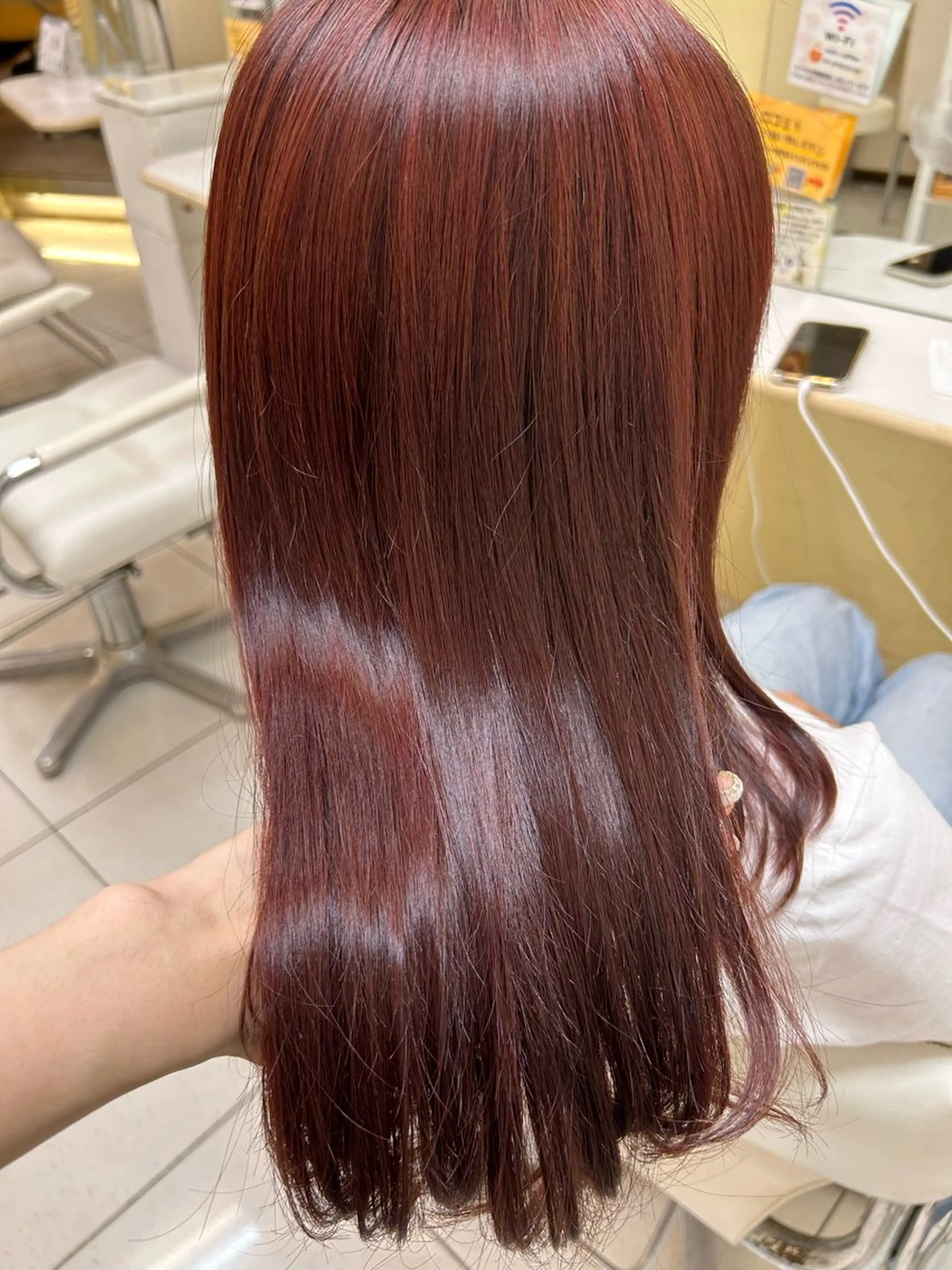 ロング カラー ブリーチ ブリーチなしカラー ピンクカラー レッドカラー Raffine所属・山端 梨音のヘアスタイル