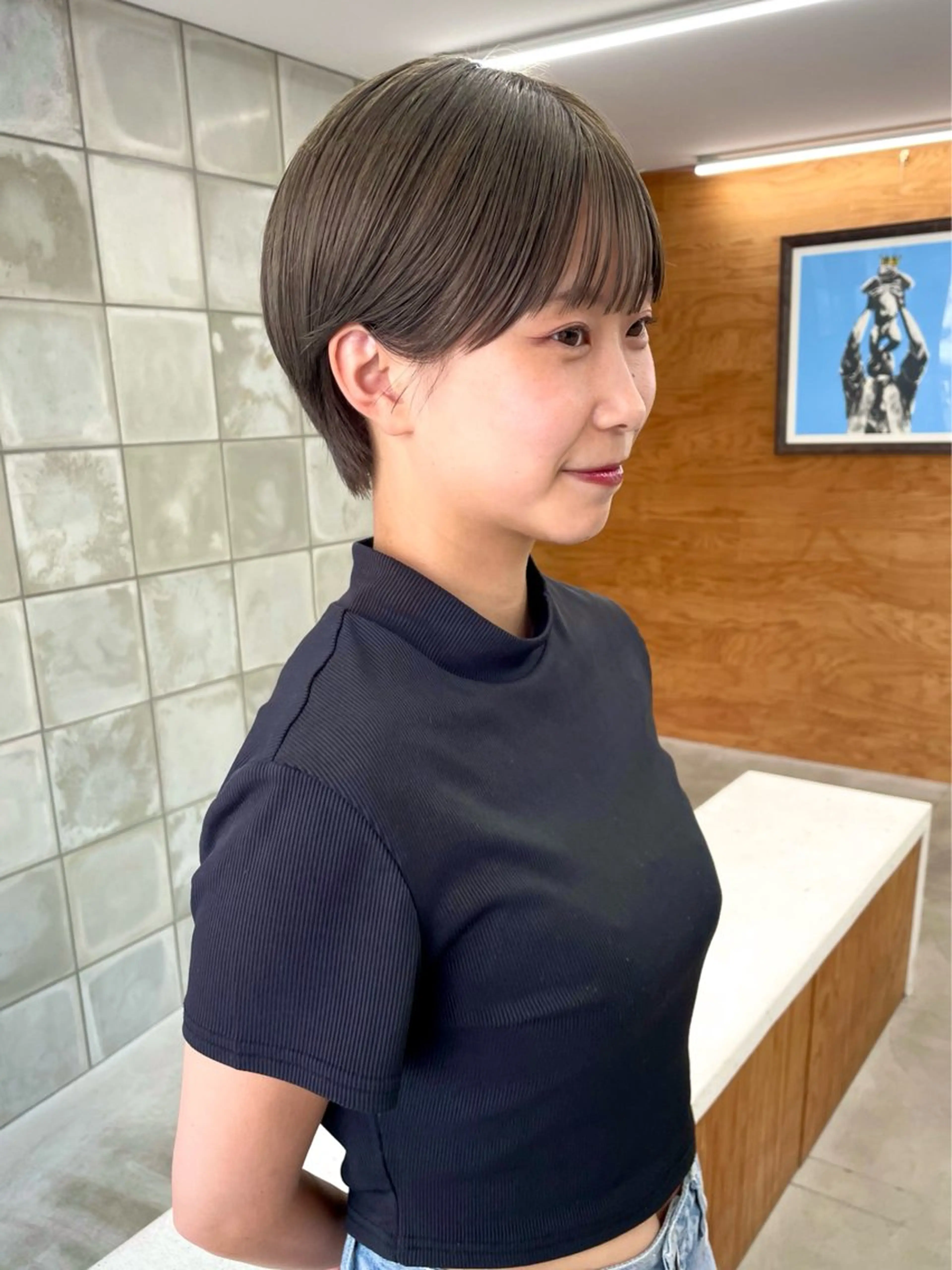 ショート カラー ベージュカラー ブリーチ 透明感カラー オリーブベージュ オリーブカラー カット ヘアカラー 榛葉 夢乃のヘアスタイル