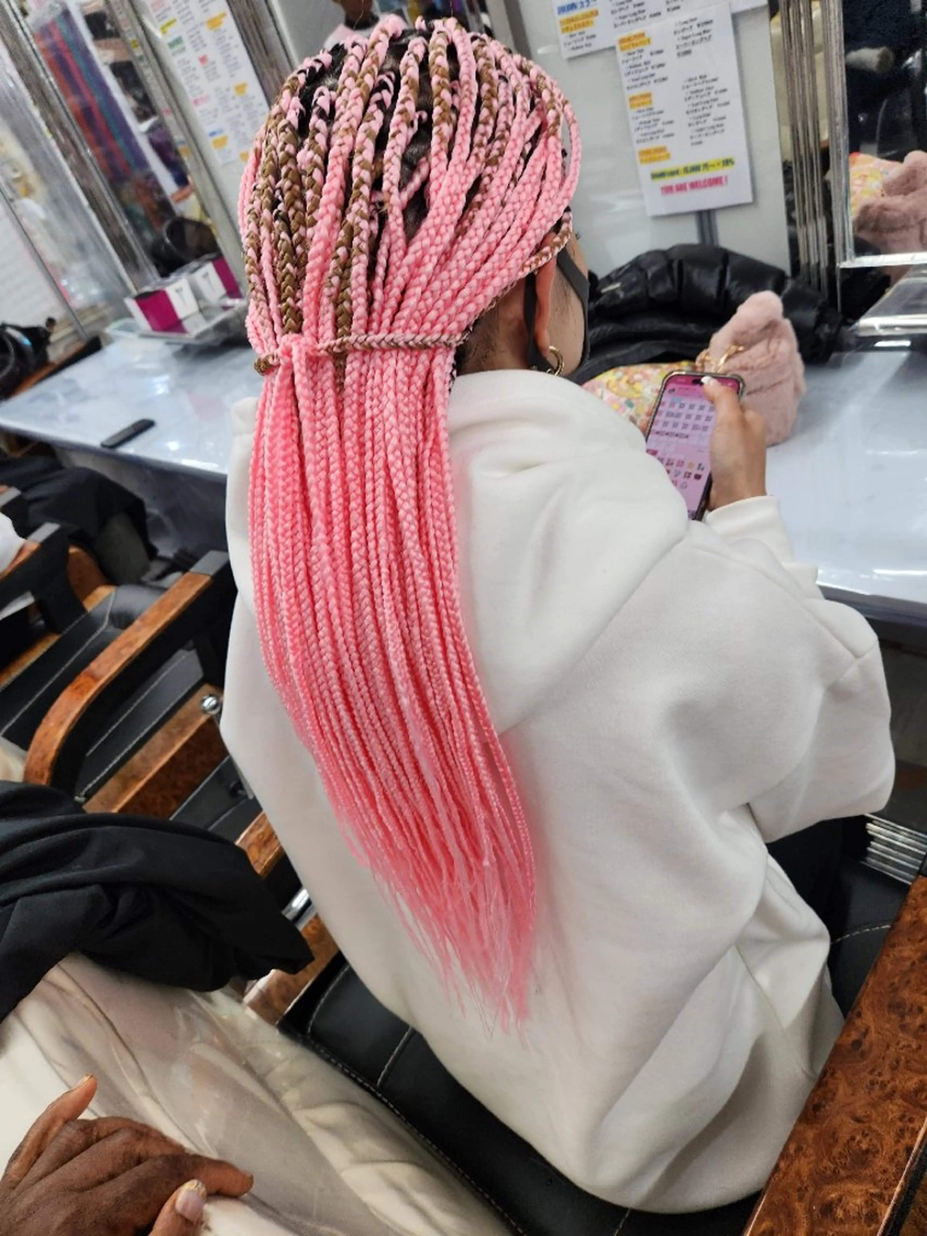  渡辺 マリのヘアスタイル