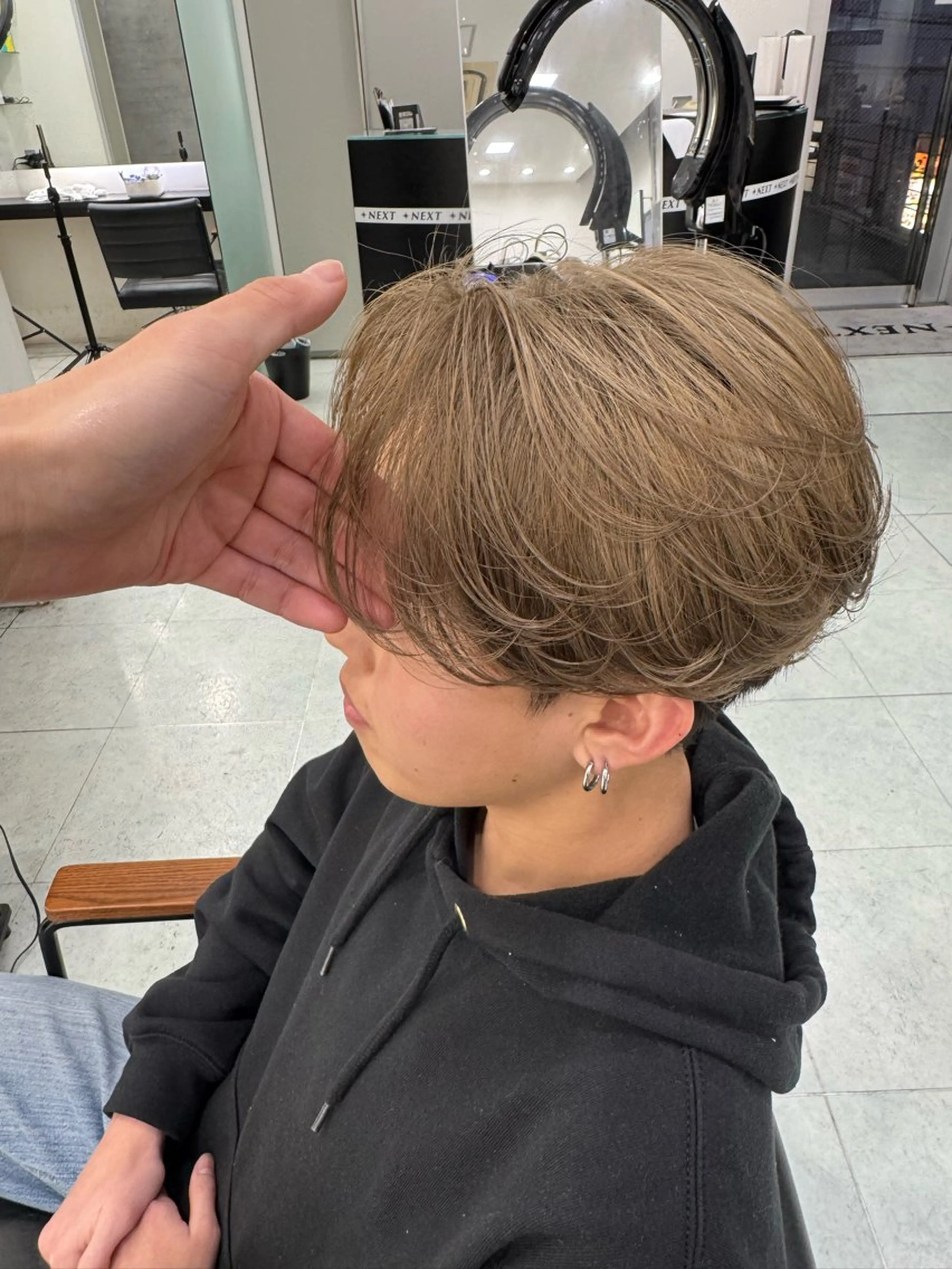 メンズ カット 毛流れ特化愁斗 センターパートパーマのヘアスタイル