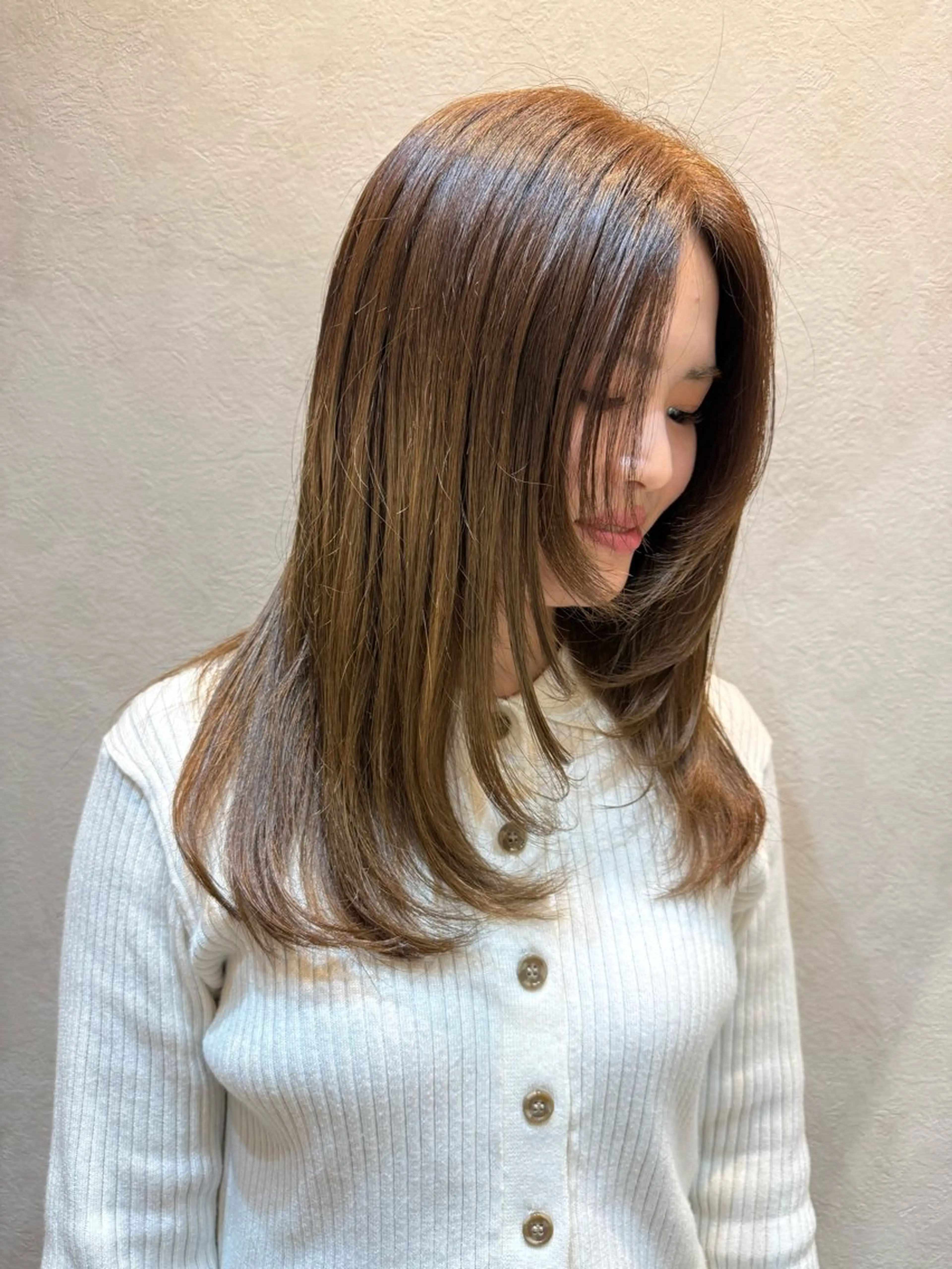 セミロング カラー 顔周りカット レイヤーカット カット トリートメント newi まーぼーのヘアスタイル