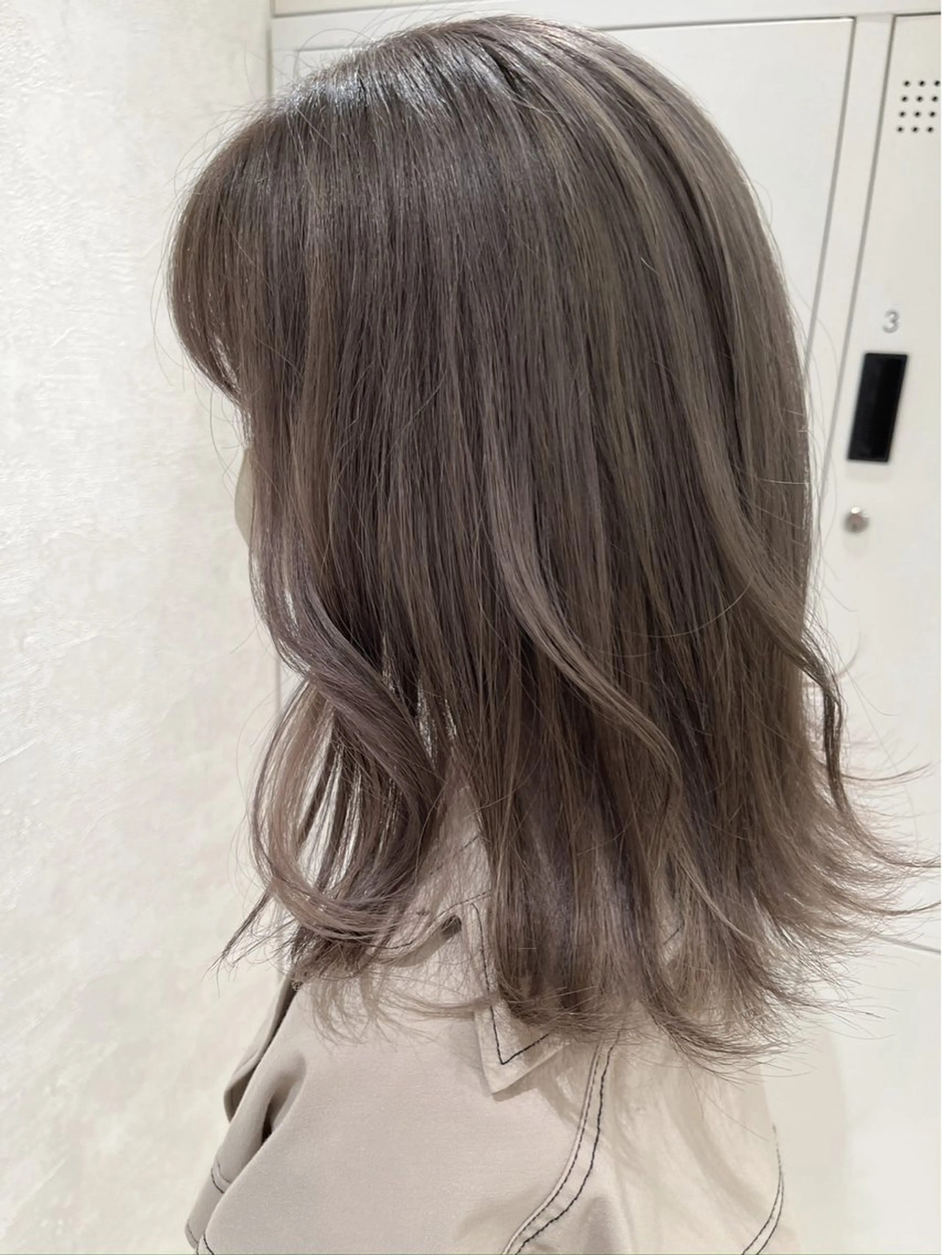 ミディアム カット ヘアカラー トリートメント ベージュカラー/ いぢちるみのヘアスタイル