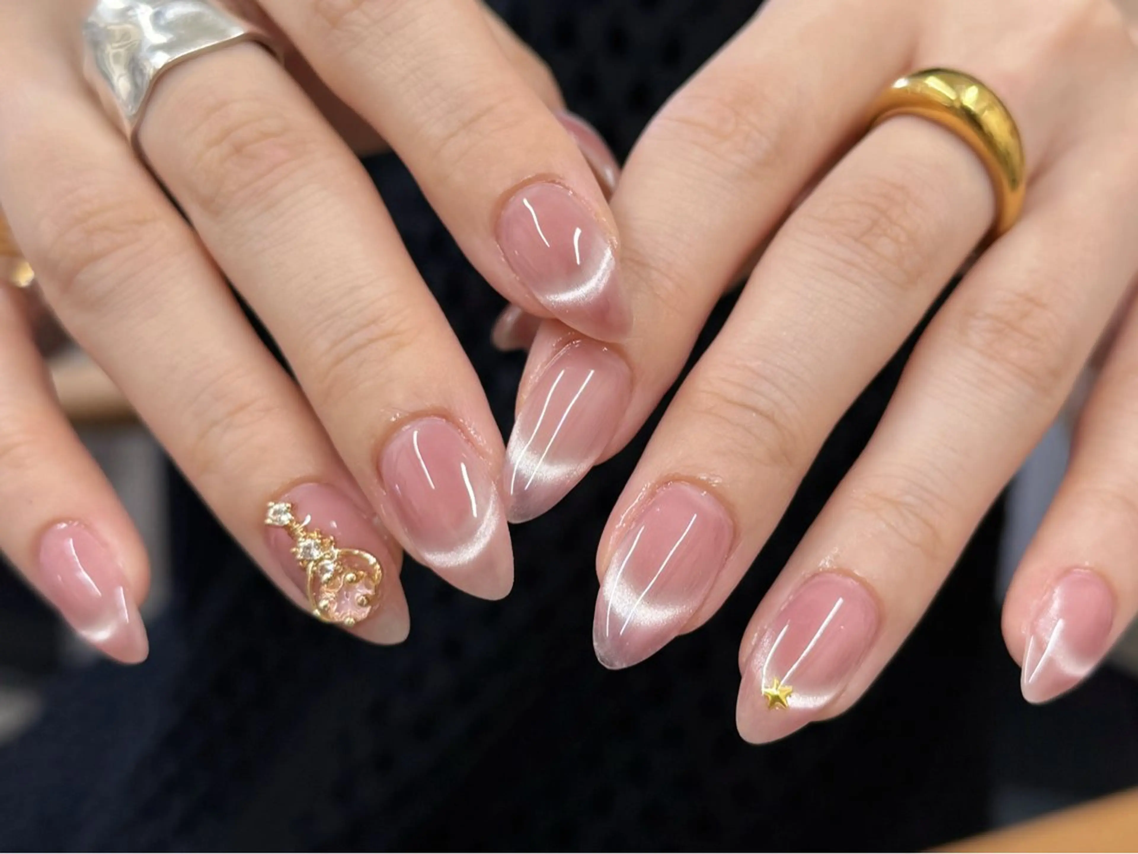 💅人気NO.2チップ長さだし💅マグネットフレンチ+10個ストーンor2個大きいパーツ9500の写真