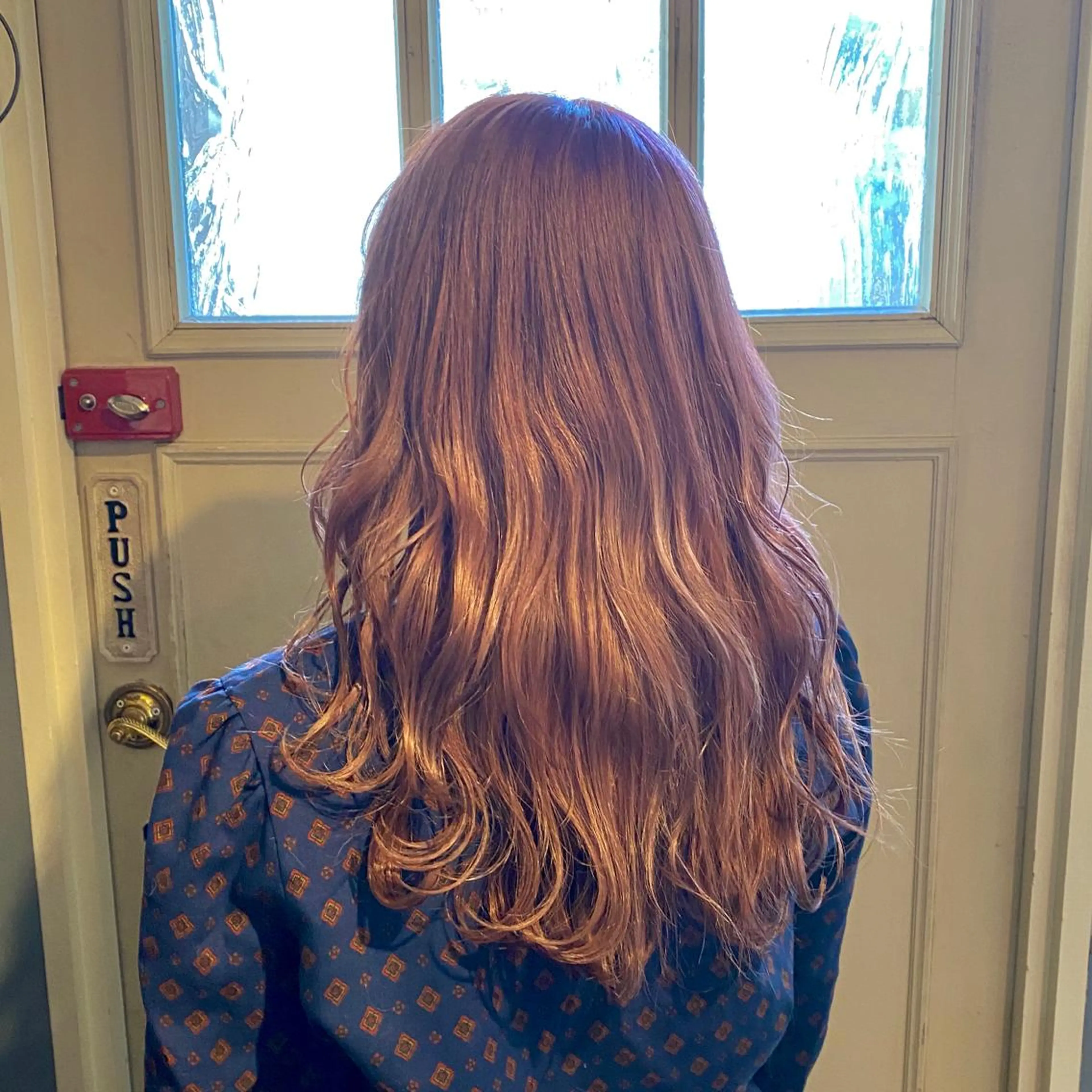 ロング カラー ブリーチ ハイトーンカラー ピンクカラー レッドカラー ヘアカラー ヘッドスパ BRITS 渡辺 菜々子のヘアスタイル