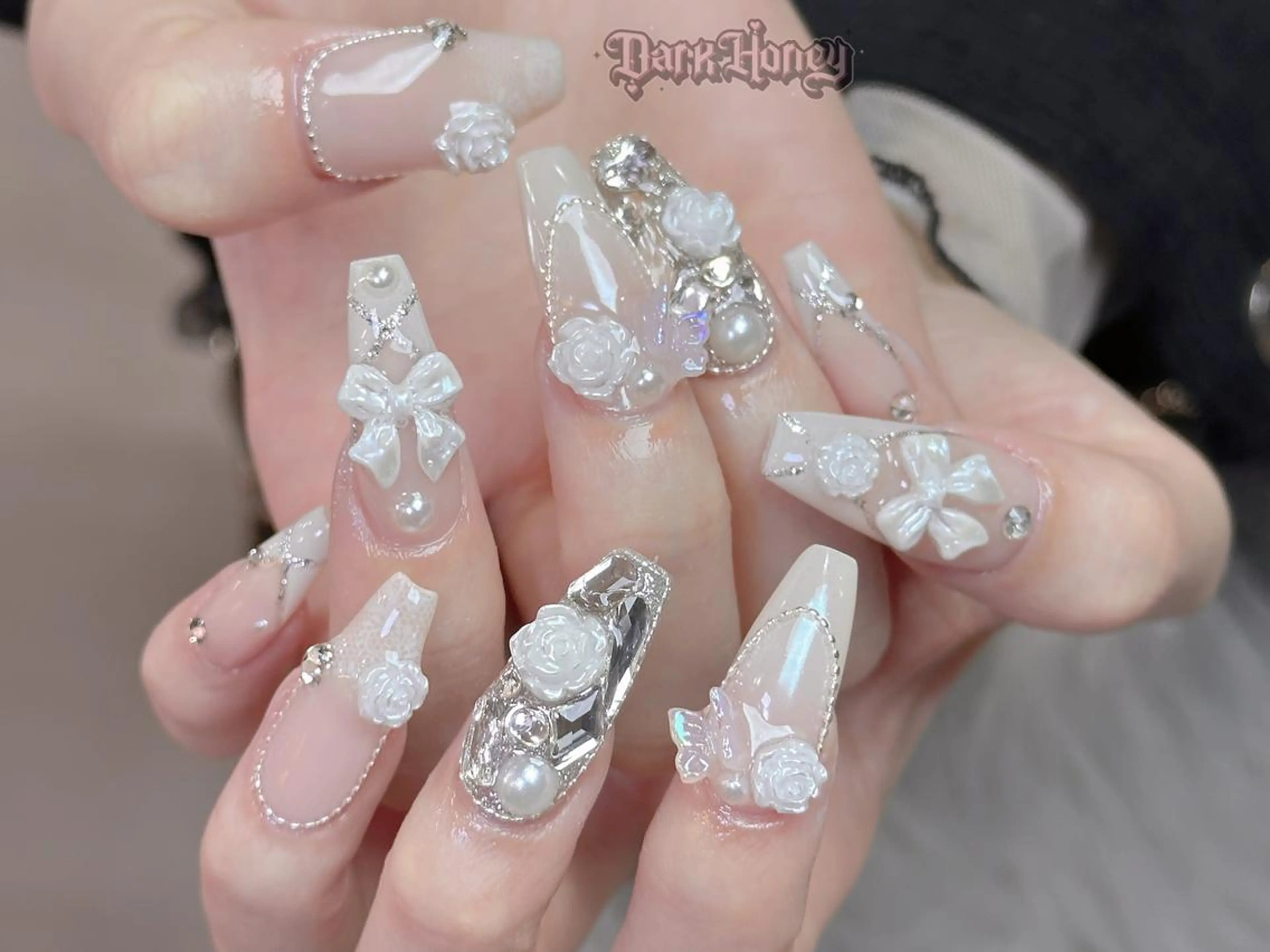 ネイル ハンドネイル Dark Honey Susuのネイルデザイン