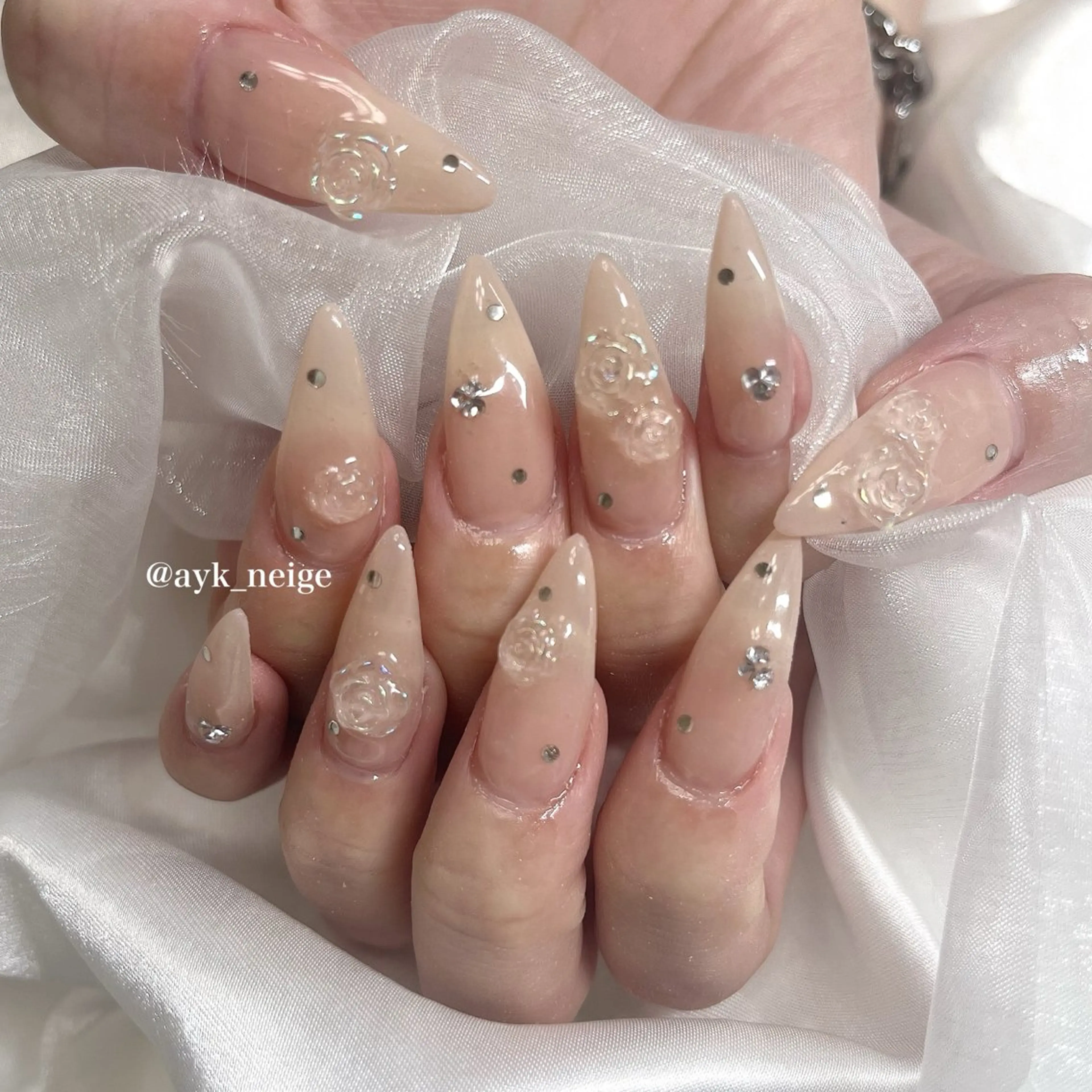 ネイル フットネイル キラキラネイル 韓国ネイル リボン シンプルネイル n'eige nail所属・大谷 綾香のネイルデザイン