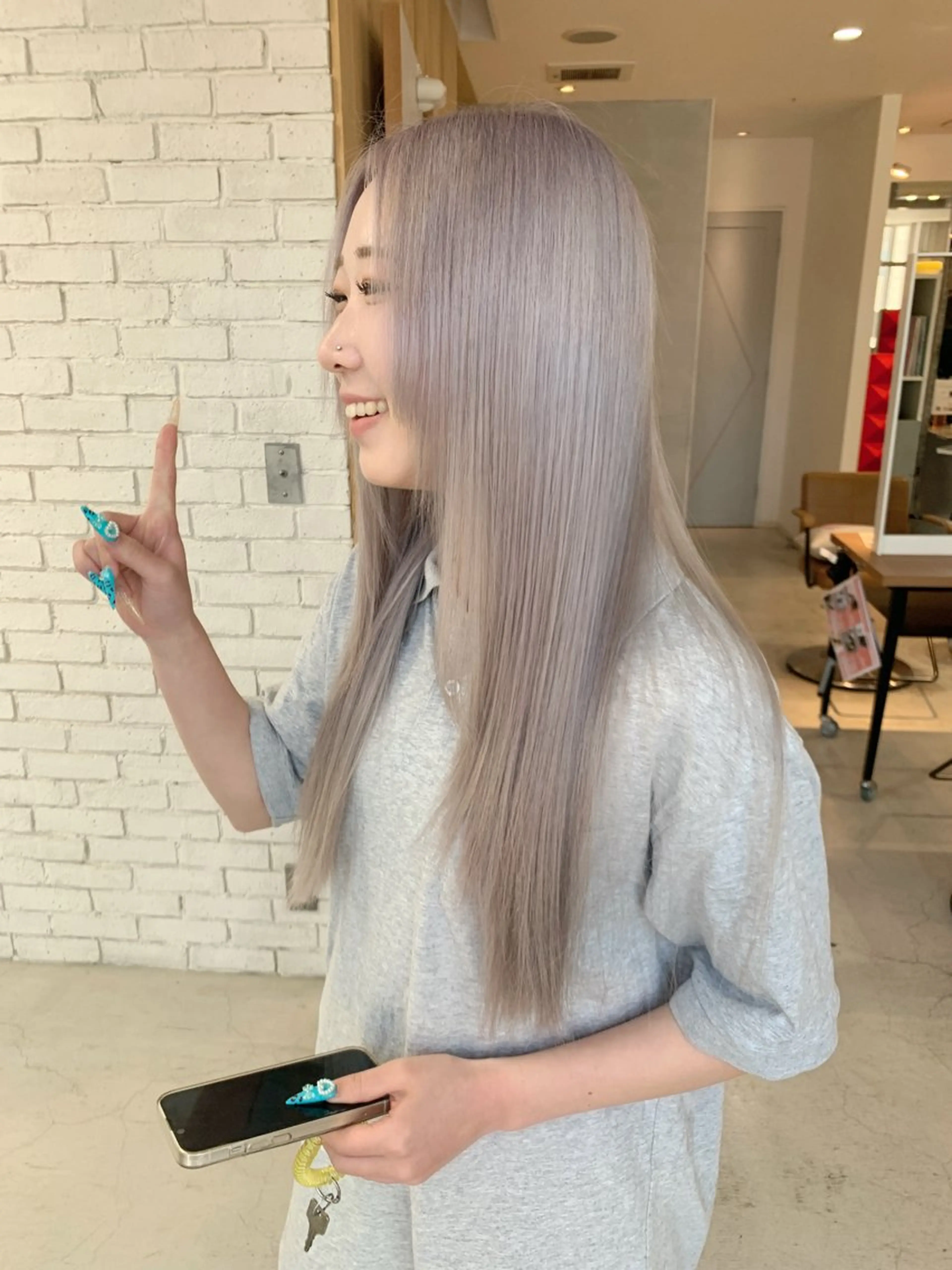 ロング カラー シルバー ホワイトシルバー カット ヘアカラー 🌈難波🌈ベージュ カラー【ヒロム】のヘアスタイル